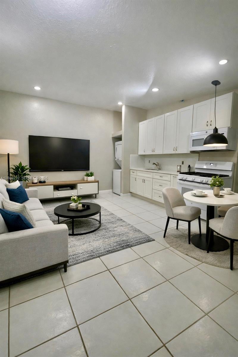 255 W 64th St, Hialeah FL 33012