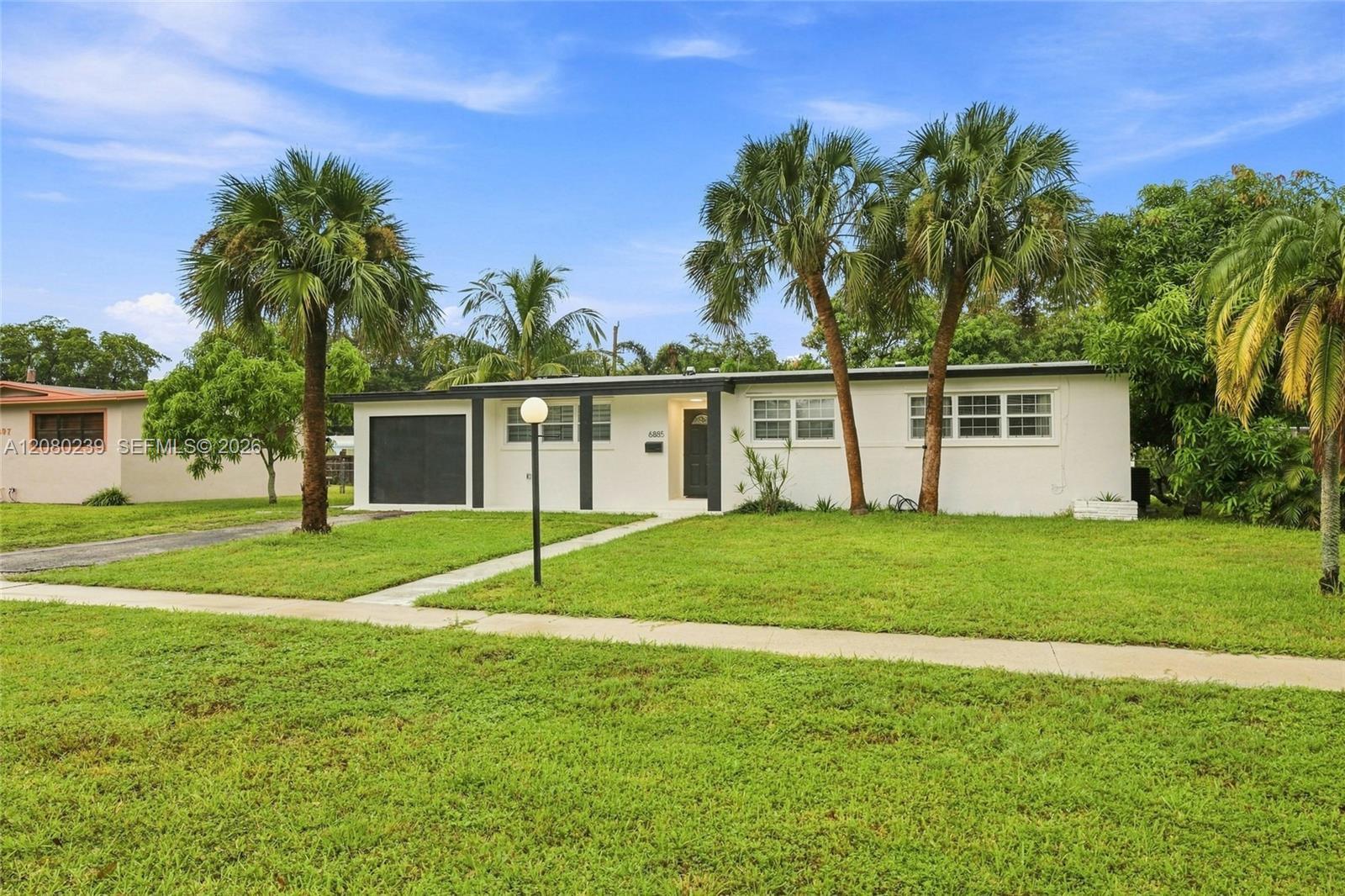 6885 NW 14th Ct, Plantation FL 33313 photo 2