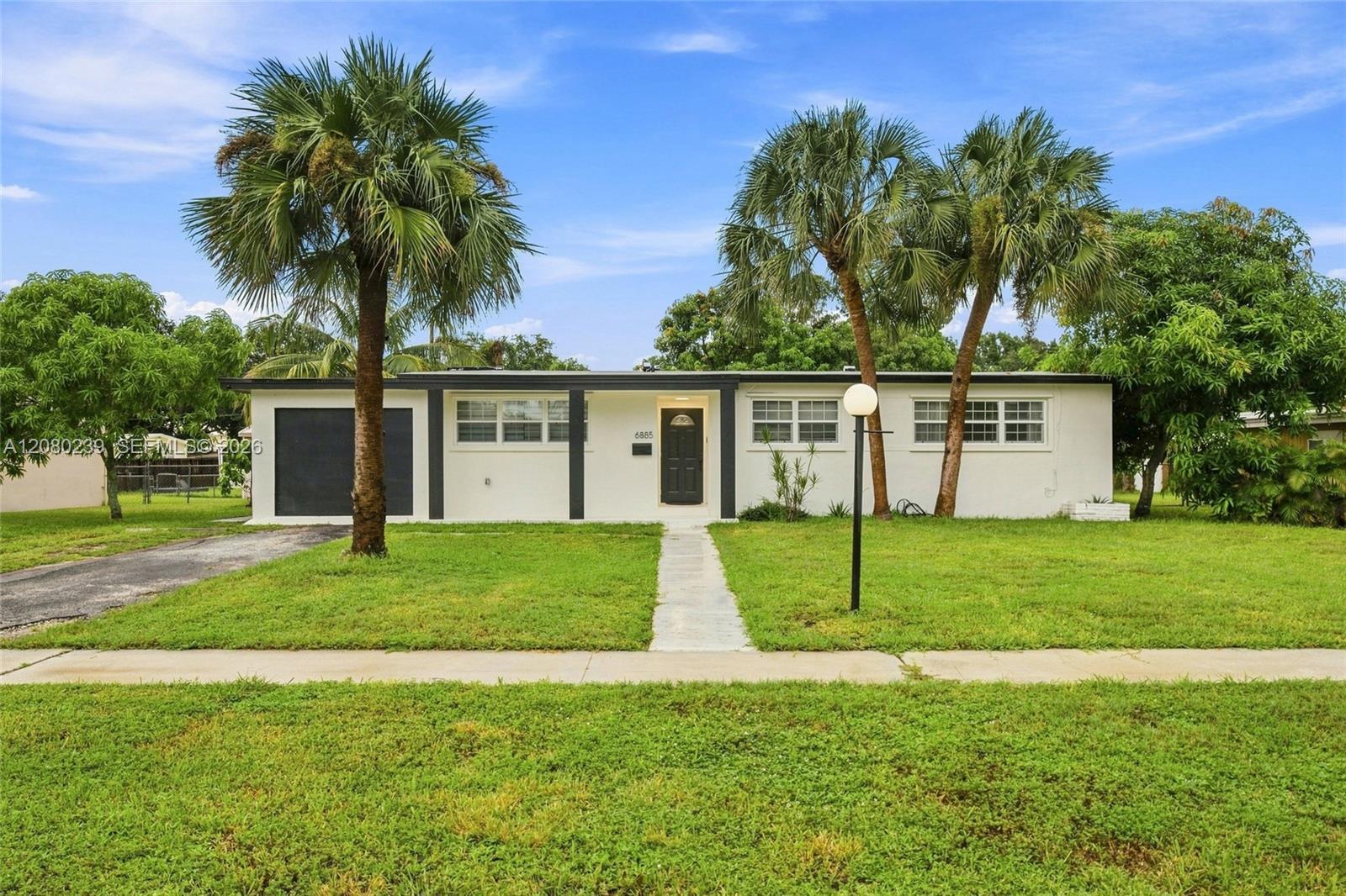 6885 NW 14th Ct, Plantation FL 33313