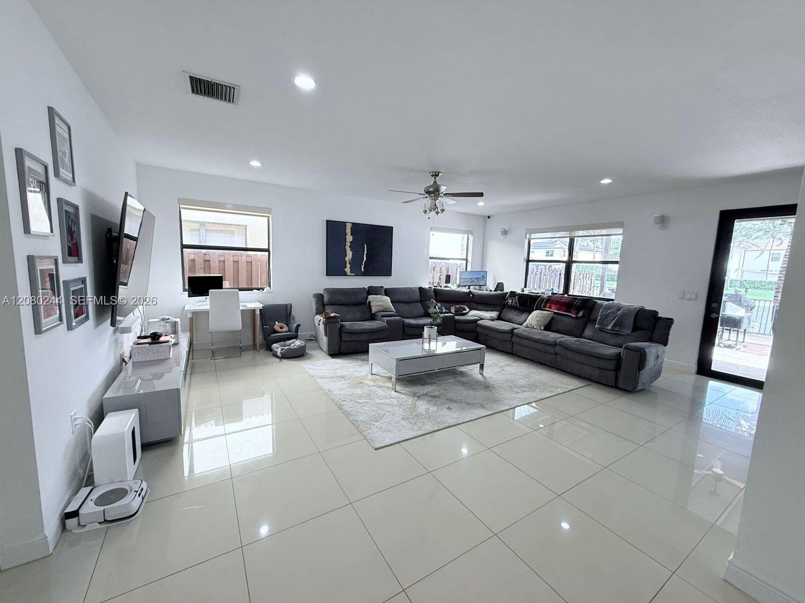 9907 NW 87th Ter, Doral FL 33178 photo 5