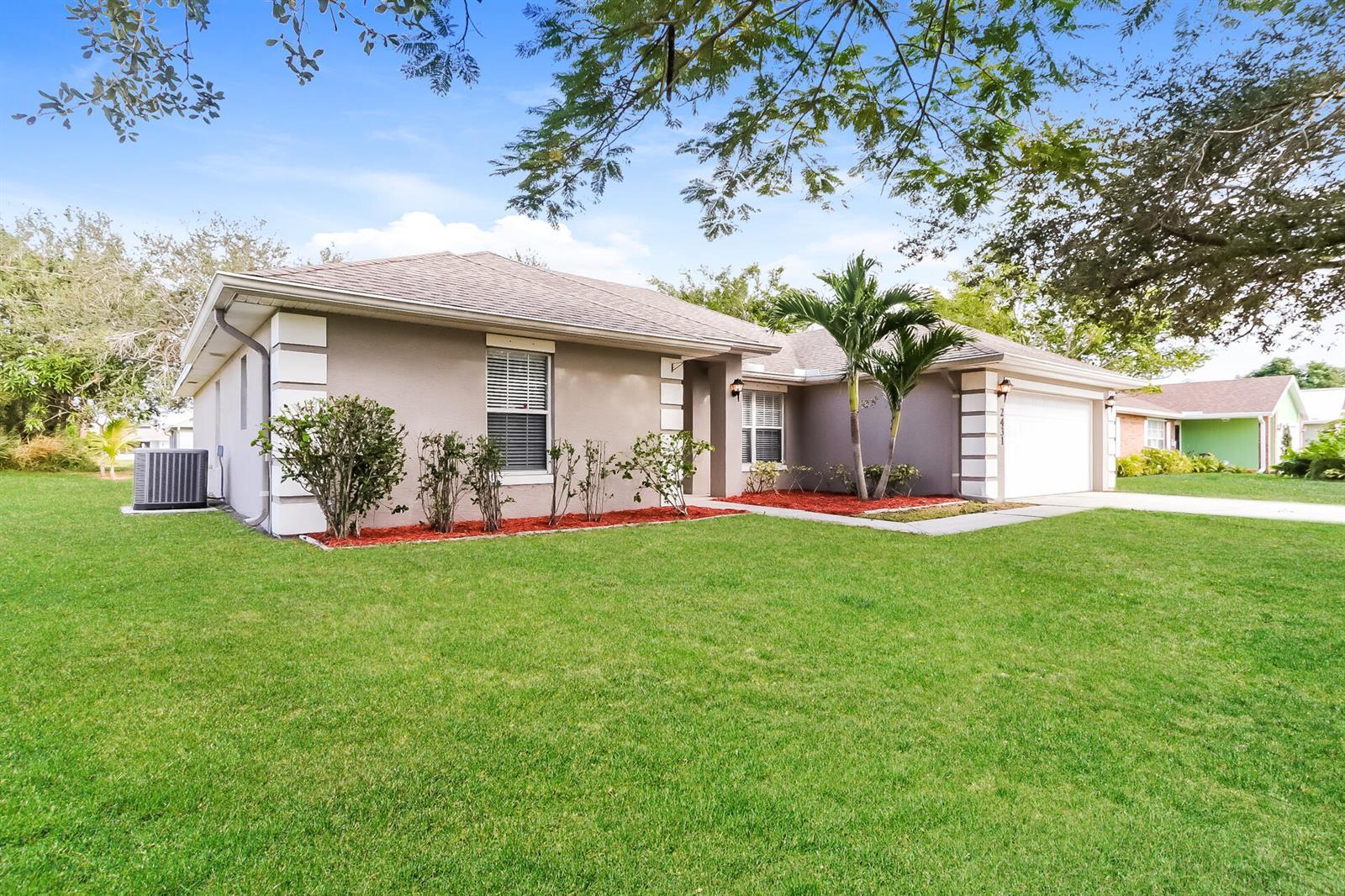 2431 SE GILBERT Avenue, Port St. Lucie FL 34952 photo 3