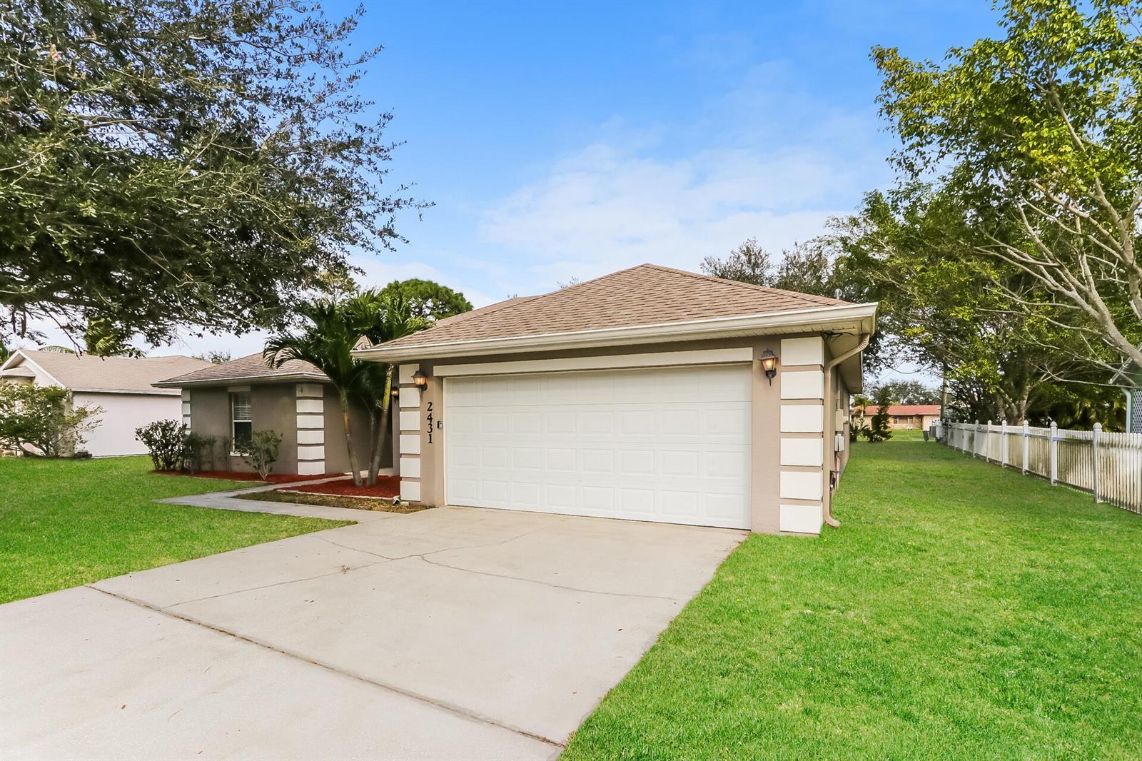 2431 SE GILBERT Avenue, Port St. Lucie FL 34952