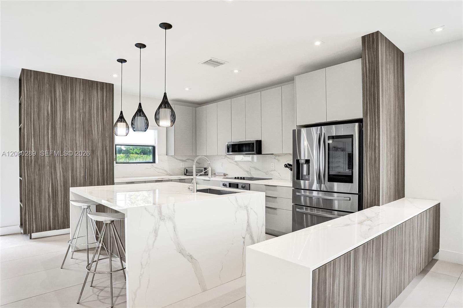 606 NE 191st Ter, Miami FL 33179 photo 3