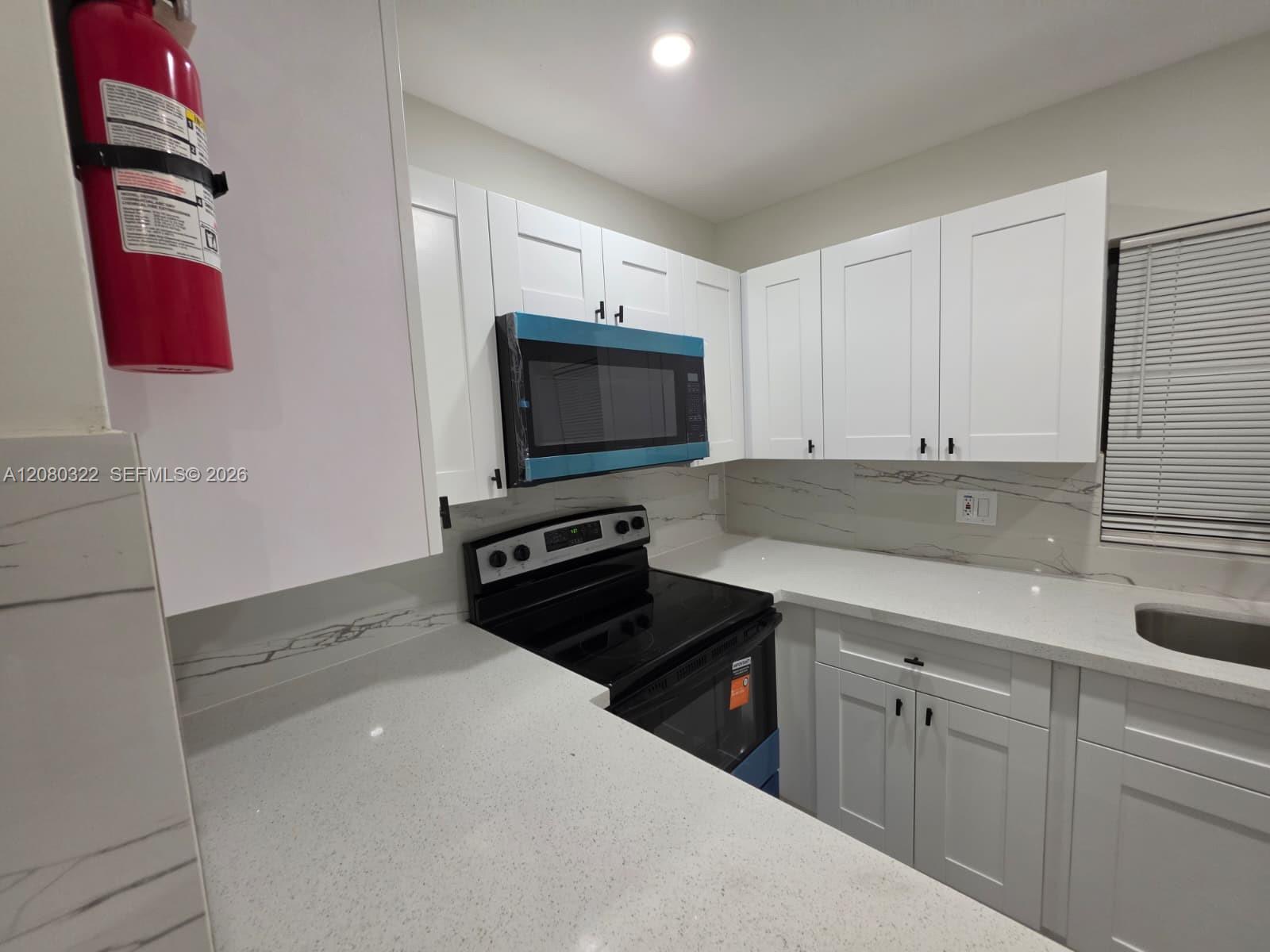 1427 Towhee St, Homestead FL 33035 photo 5