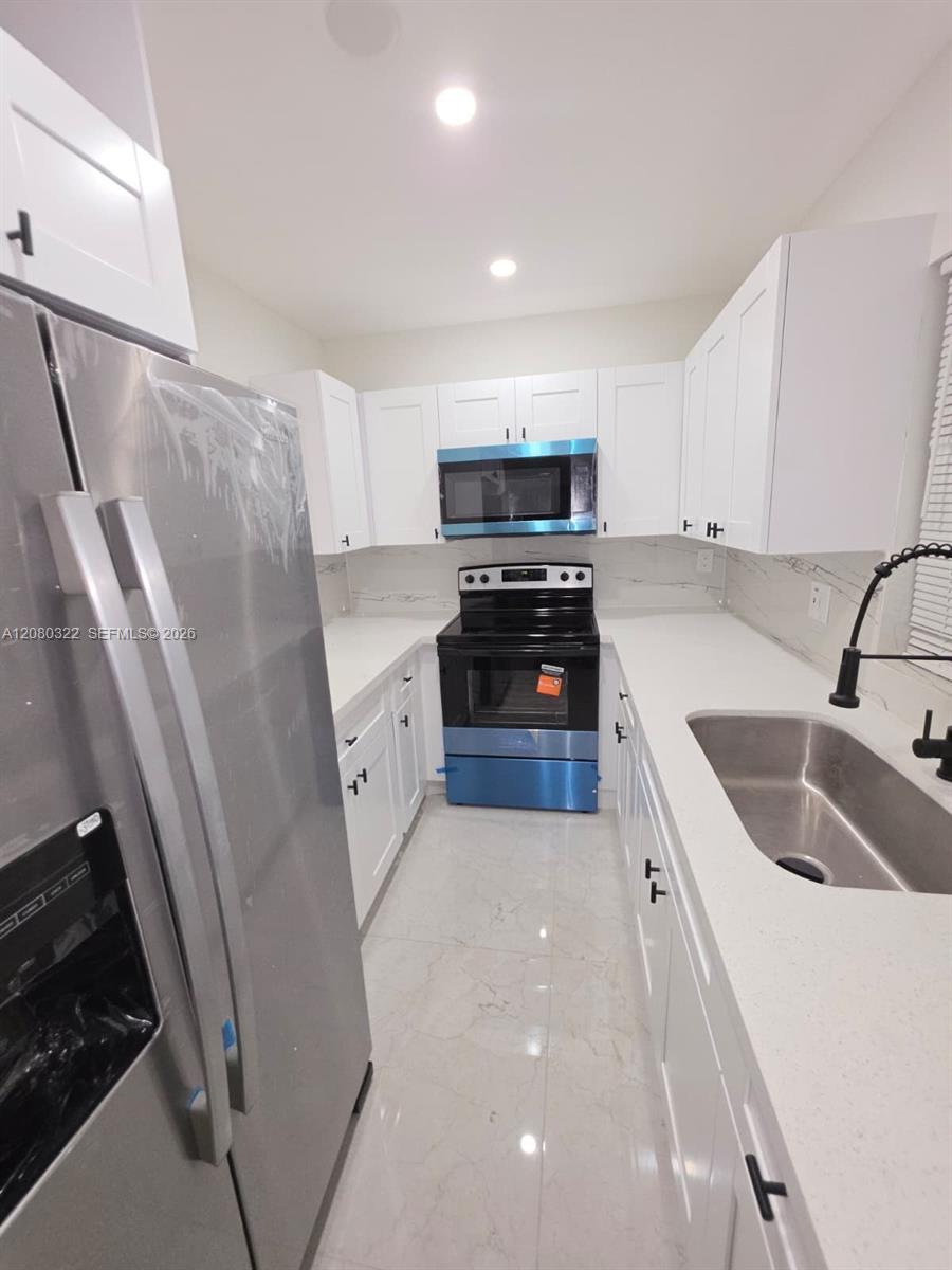 1427 Towhee St, Homestead FL 33035 photo 4
