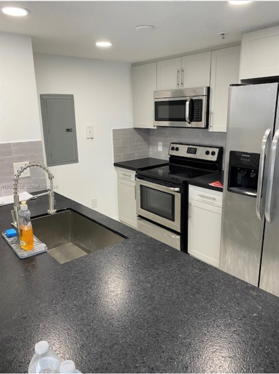 816 NW 11th St # 902, Miami FL 33136 photo 2