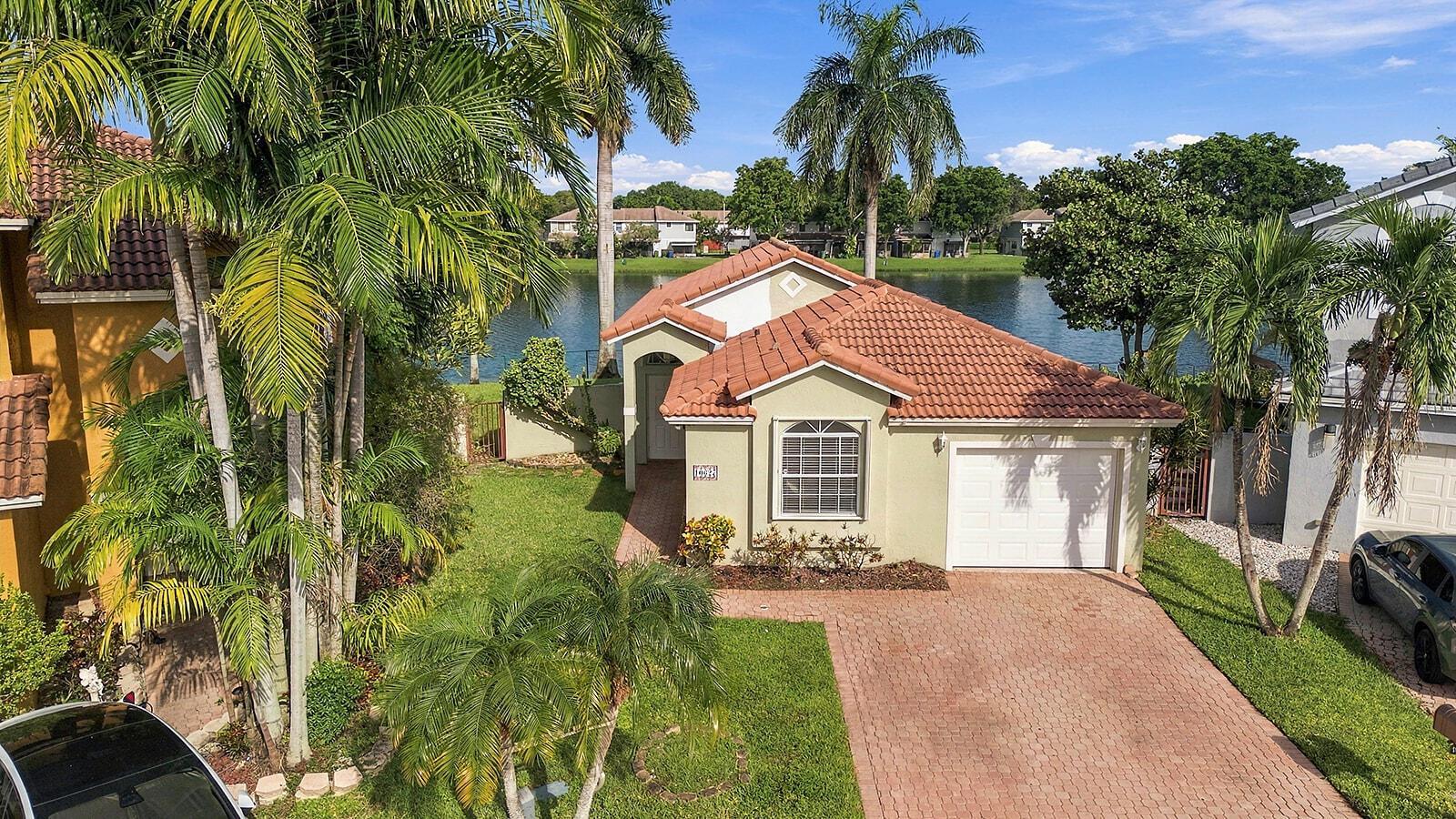 10627 NW 7TH Street, Pembroke Pines FL 33026 photo 2