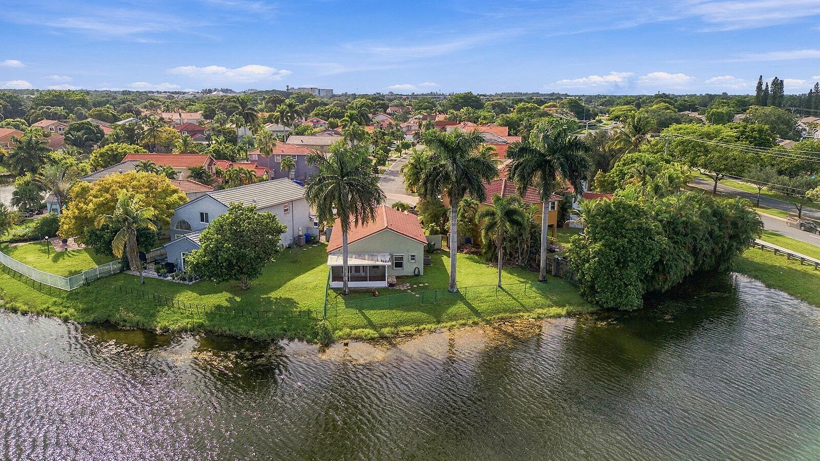 10627 NW 7TH Street, Pembroke Pines FL 33026 photo 3