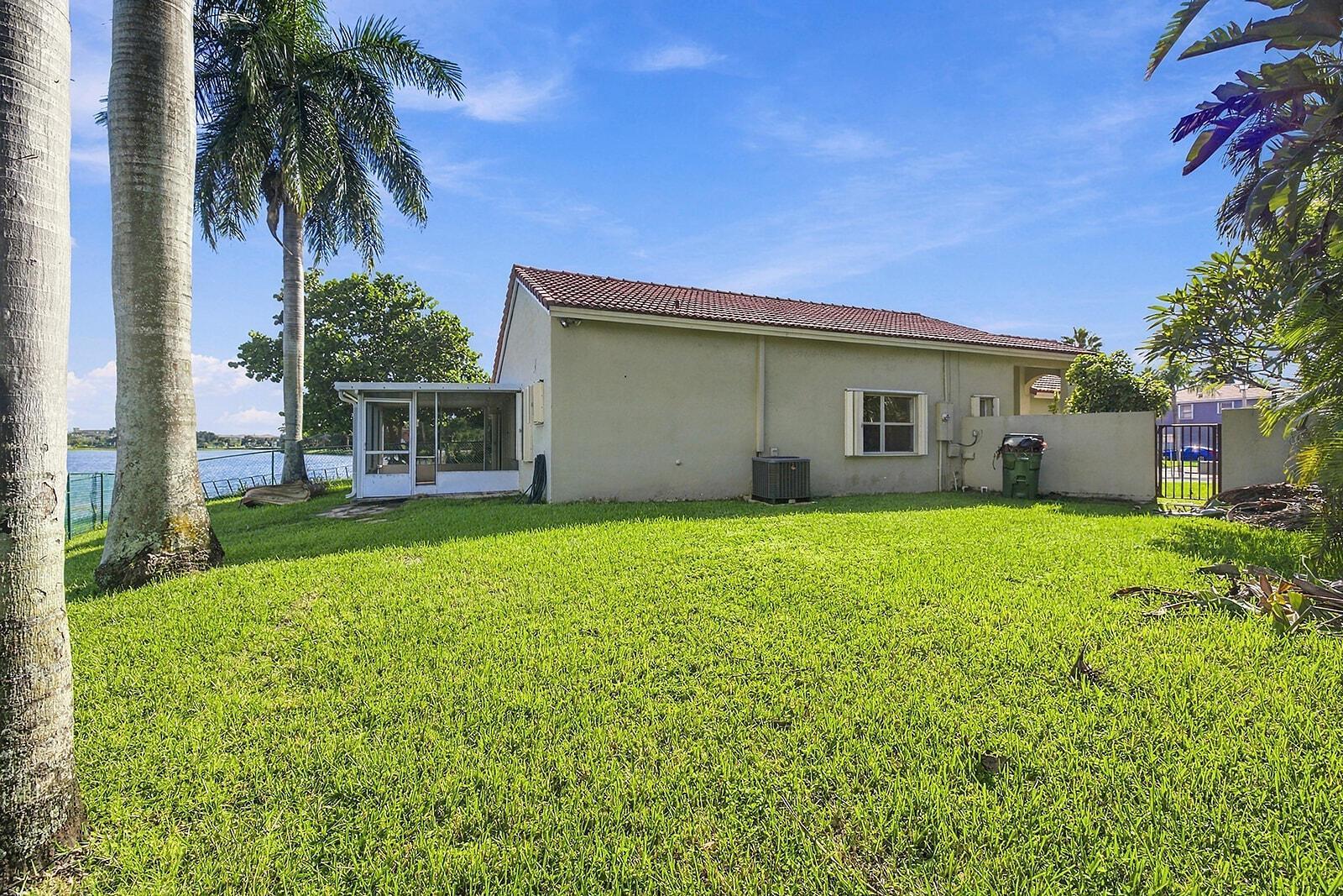 10627 NW 7TH Street, Pembroke Pines FL 33026 photo 4