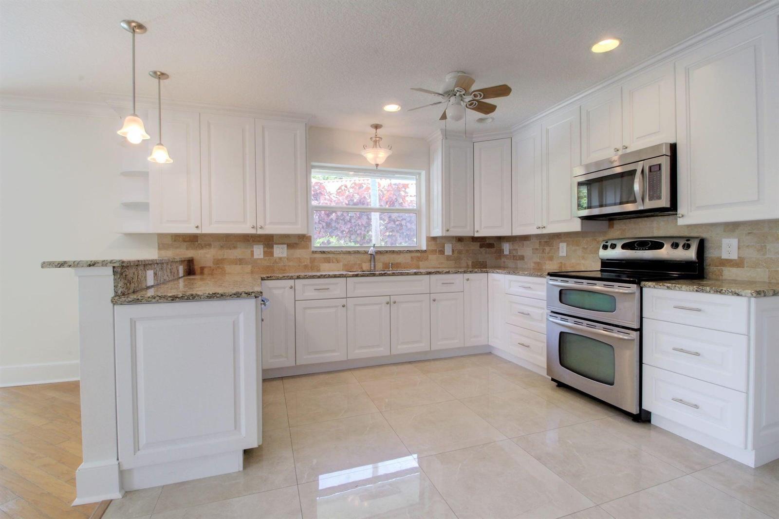 949 GREENSWARD Lane, Delray Beach FL 33445 photo 3
