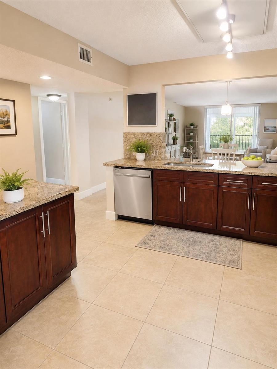 5574 Witney Drive # 206, Delray Beach FL 33484
