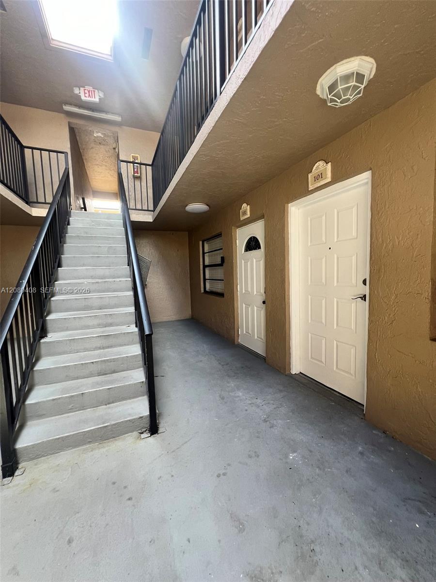 Hialeah, FL 33016 photo 2