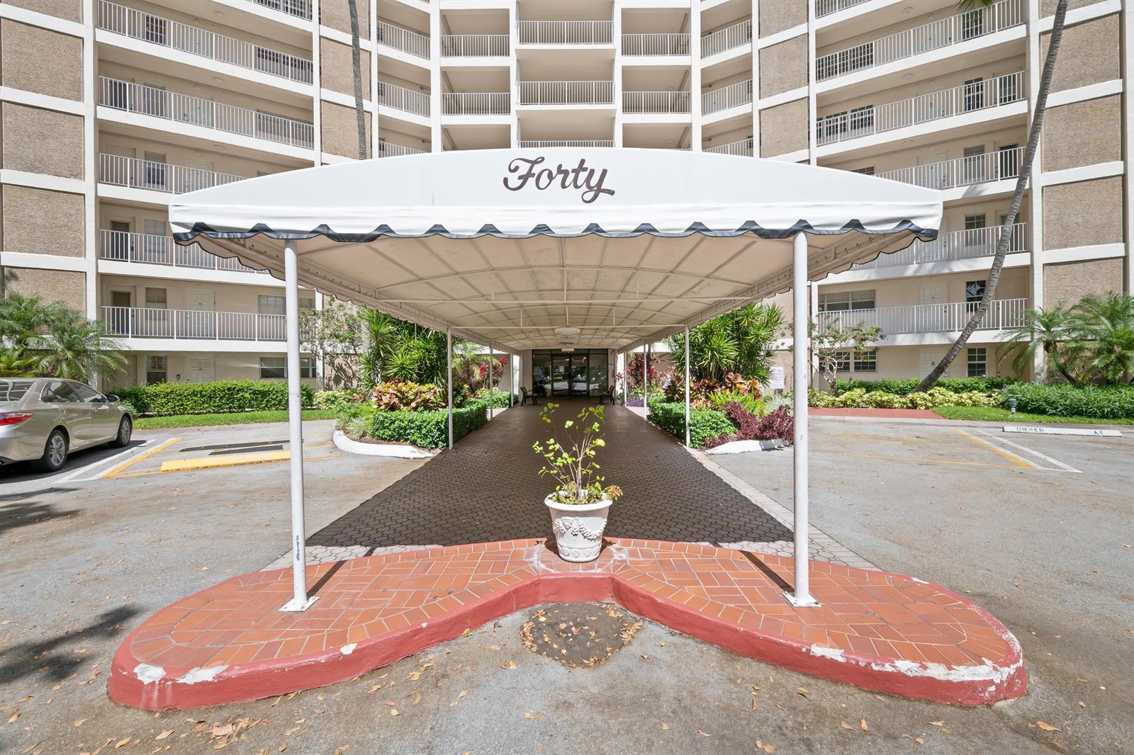 3051 N COURSE Drive # 211, Pompano Beach FL 33069 photo 4