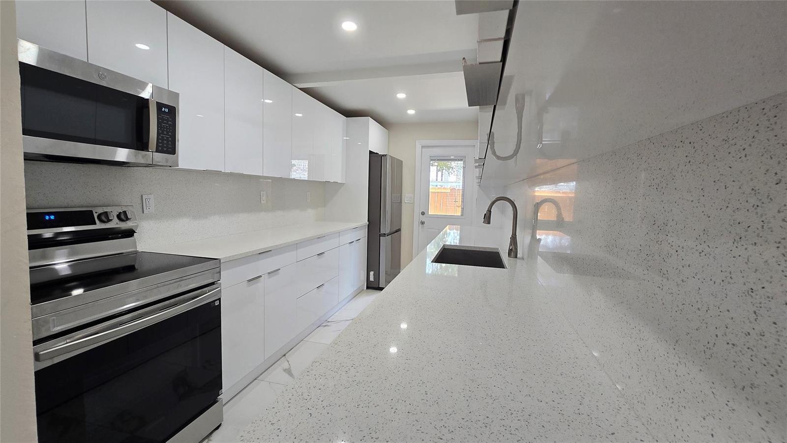 2421 N 40TH Avenue # 107, Hollywood FL 33021 photo 4