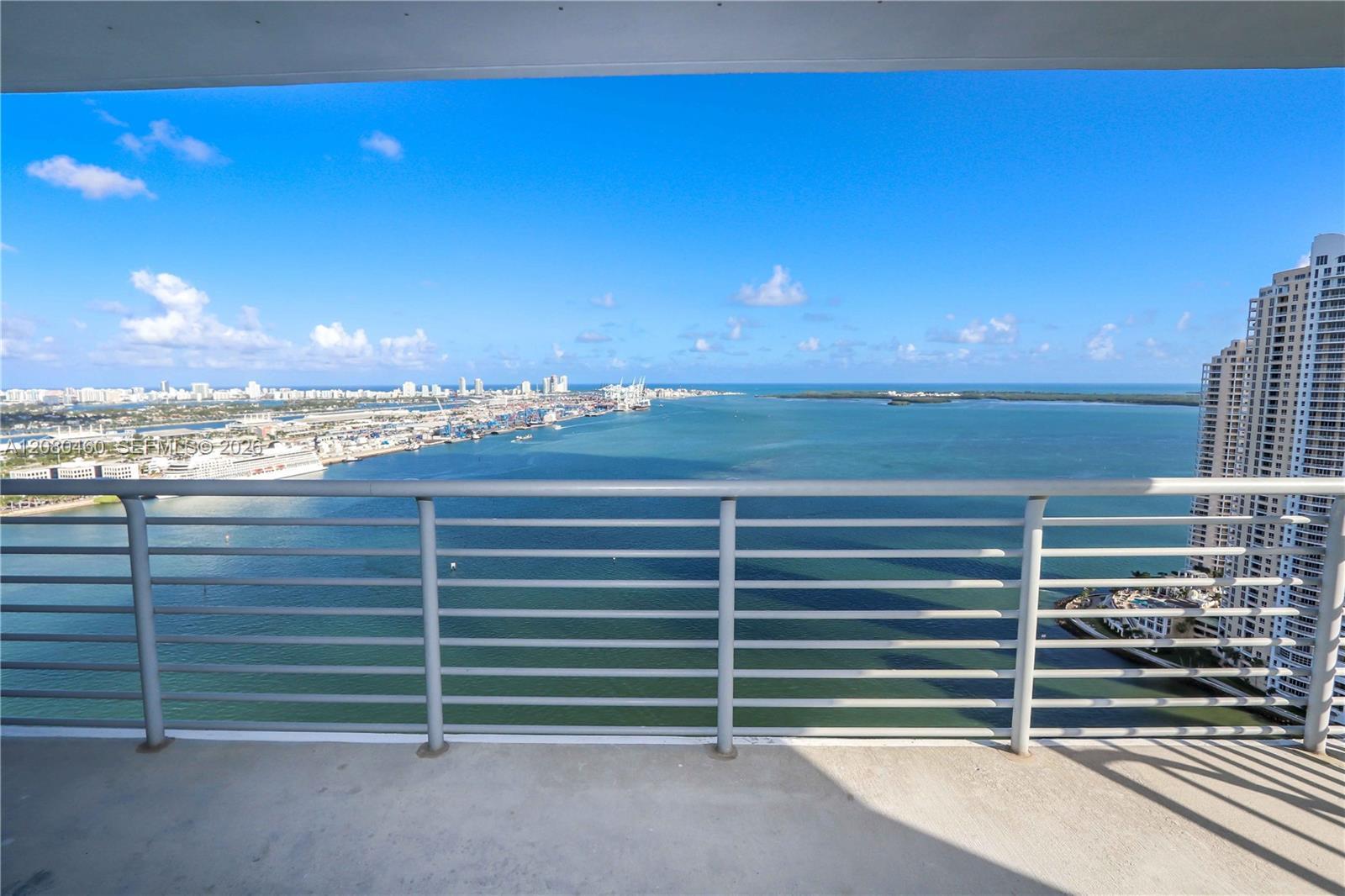 335 S Biscayne Blvd # 3709, Miami FL 33131 photo 2