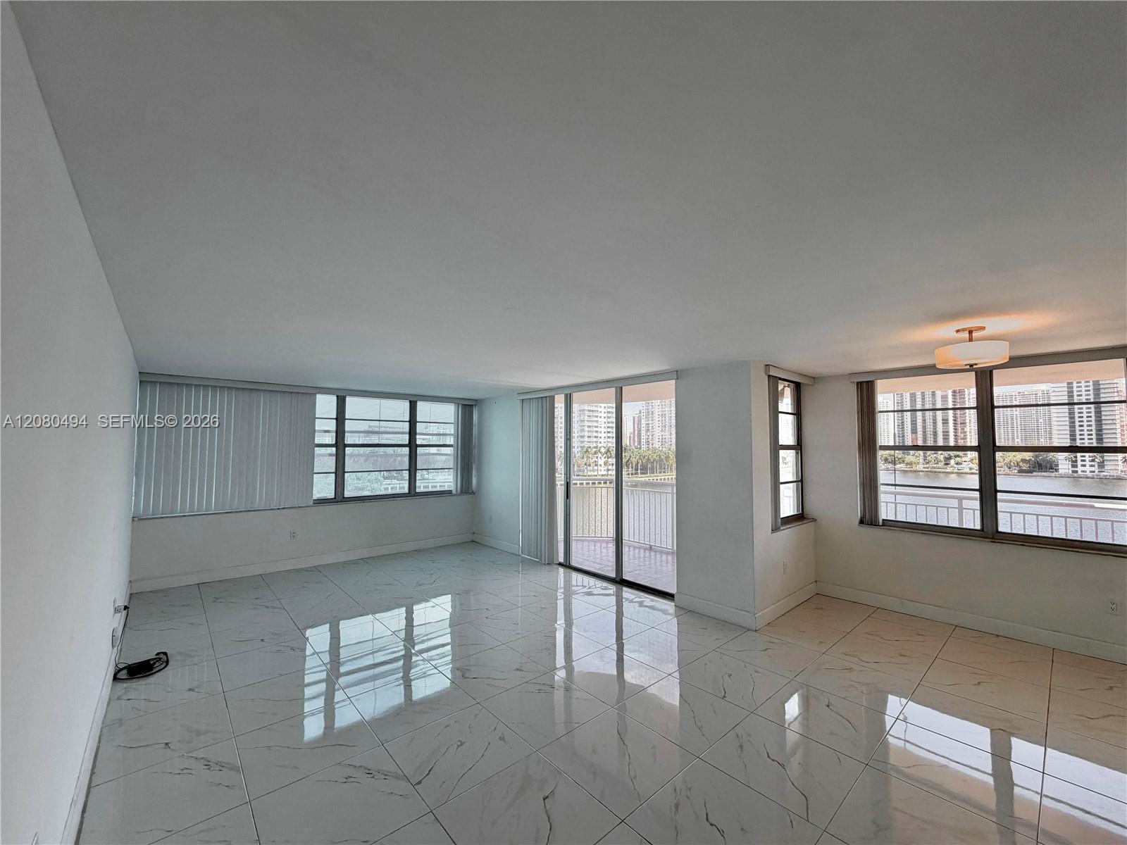18081 Biscayne Blvd # 504, Aventura FL 33160 photo 2