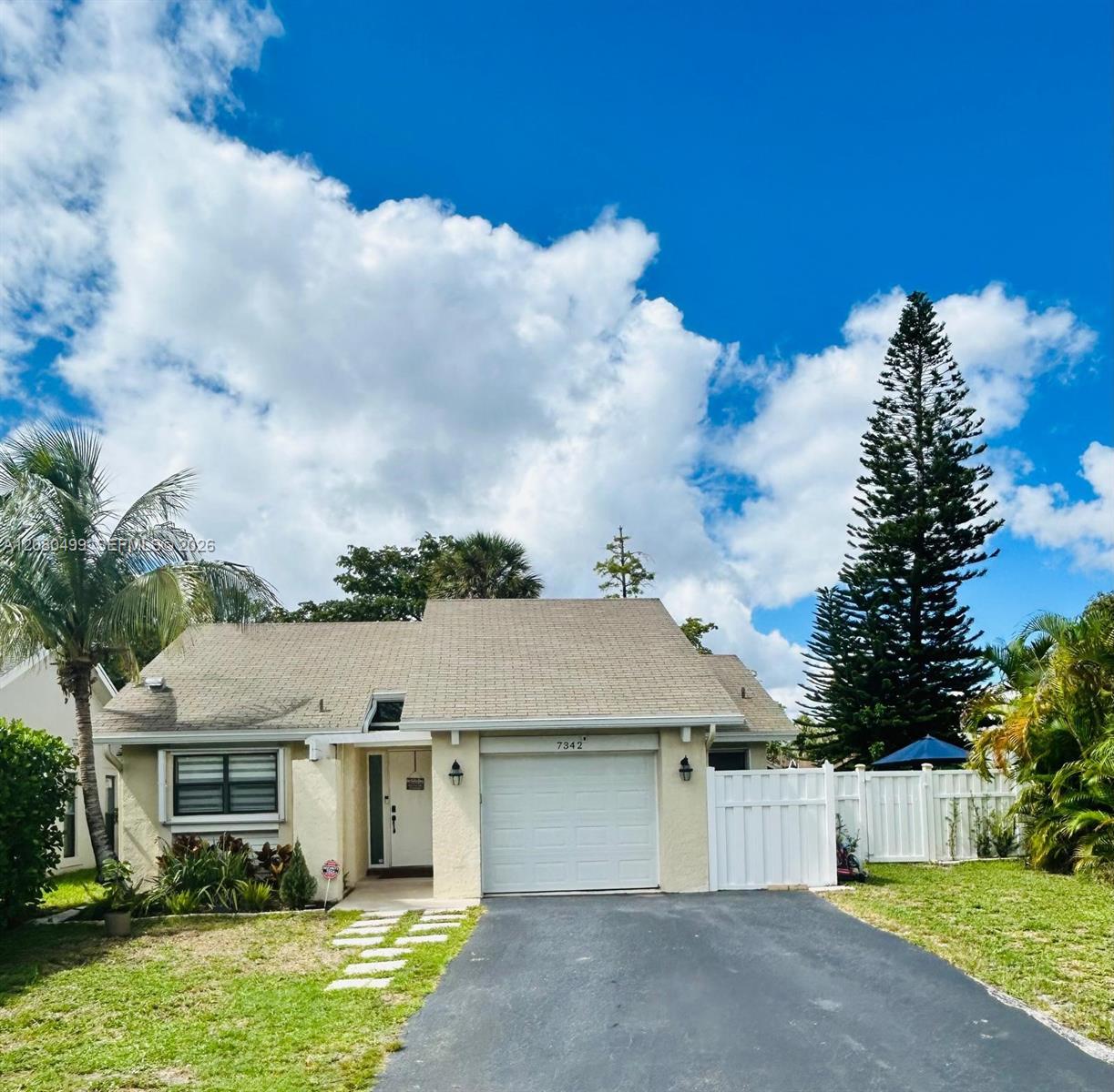 7342 NW 38th Pl, Coral Springs FL 33065