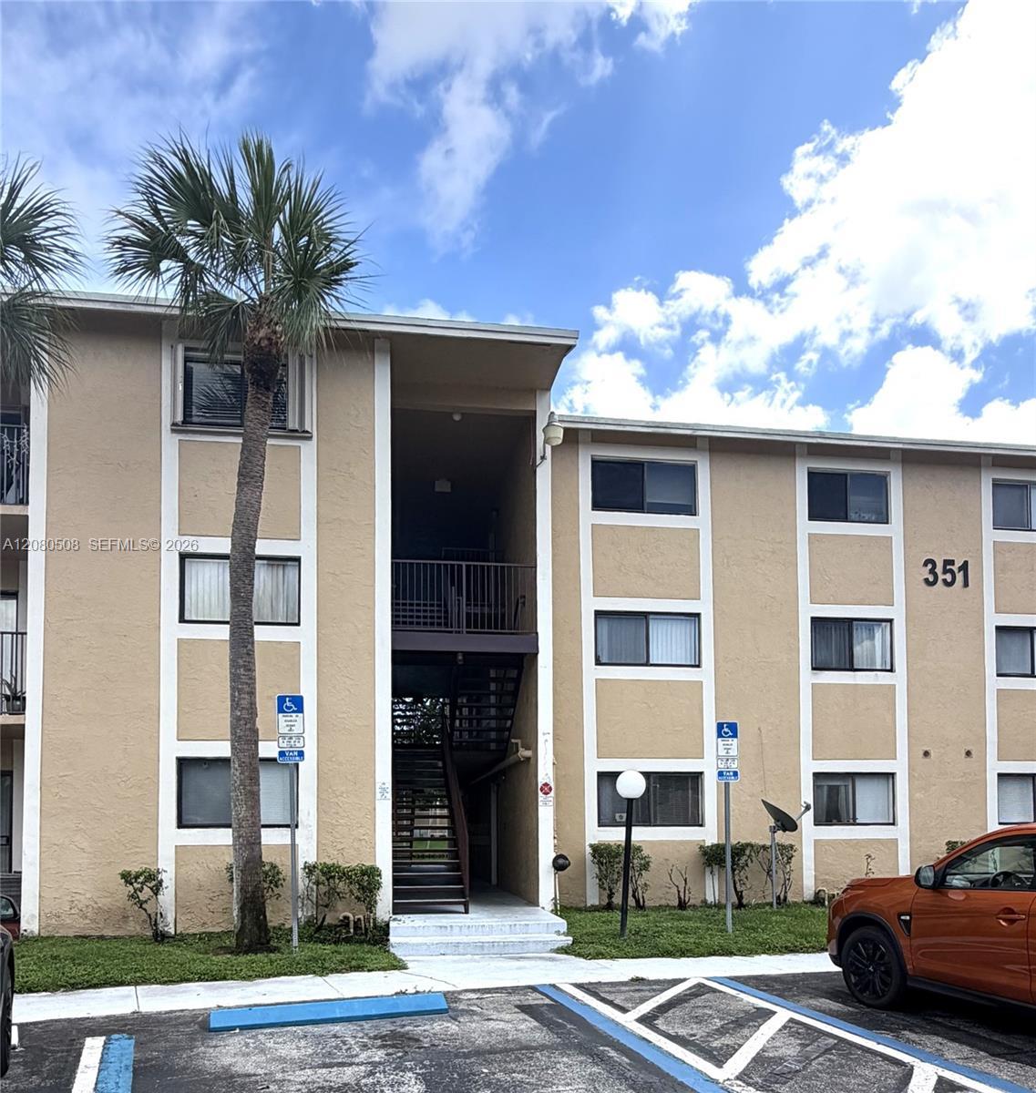351 Palm Way # 303, Pembroke Pines FL 33025 photo 2