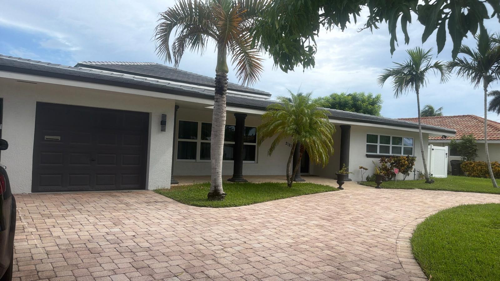 2121 NE 29TH Street, Lighthouse Point FL 33064