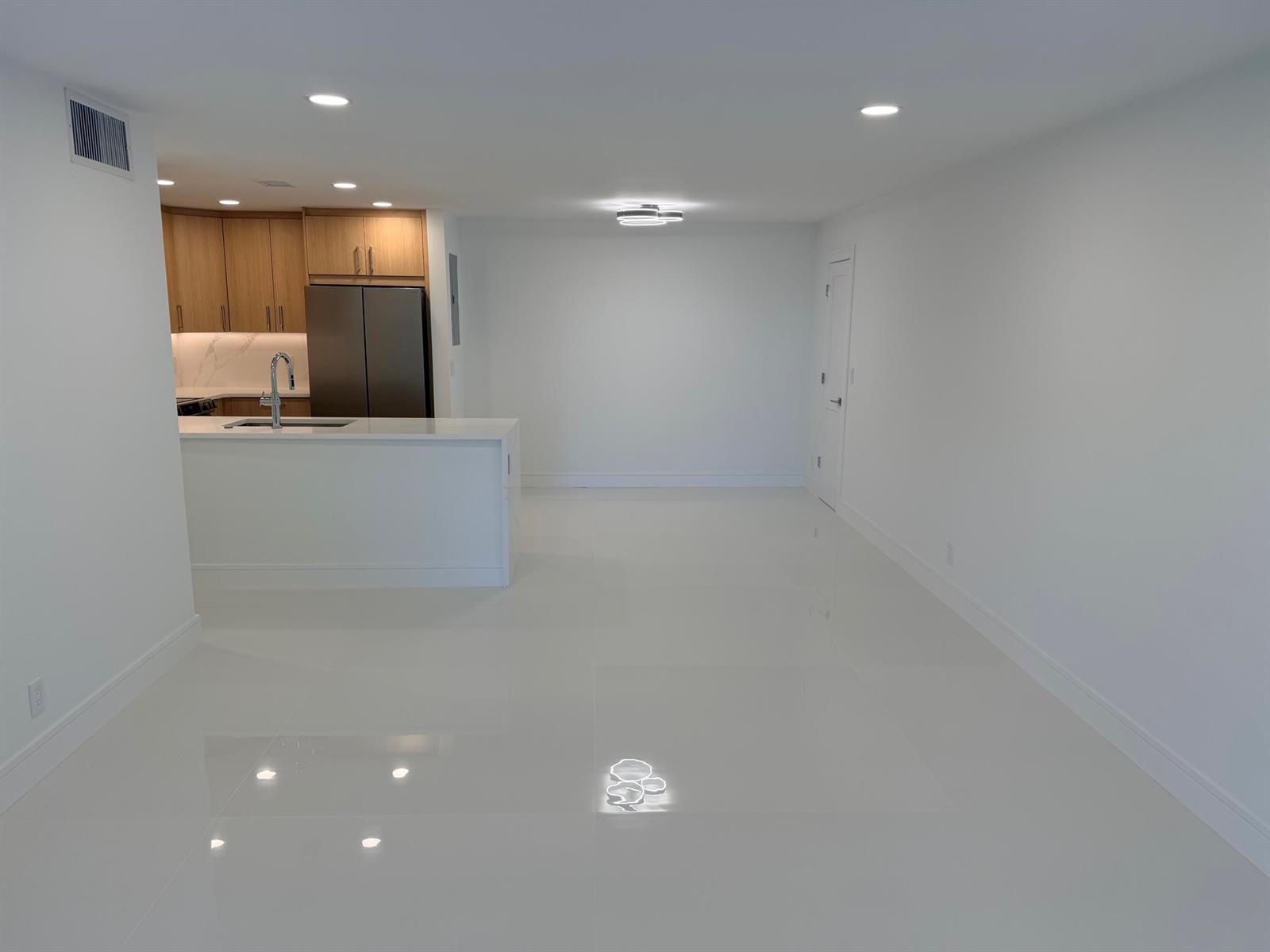 6439 BAY CLUB Drive # 1, Fort Lauderdale FL 33308 photo 4