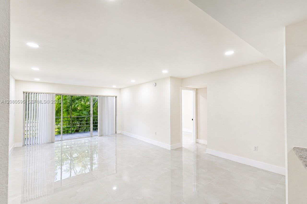 4205 N University Dr # 206, Sunrise FL 33351