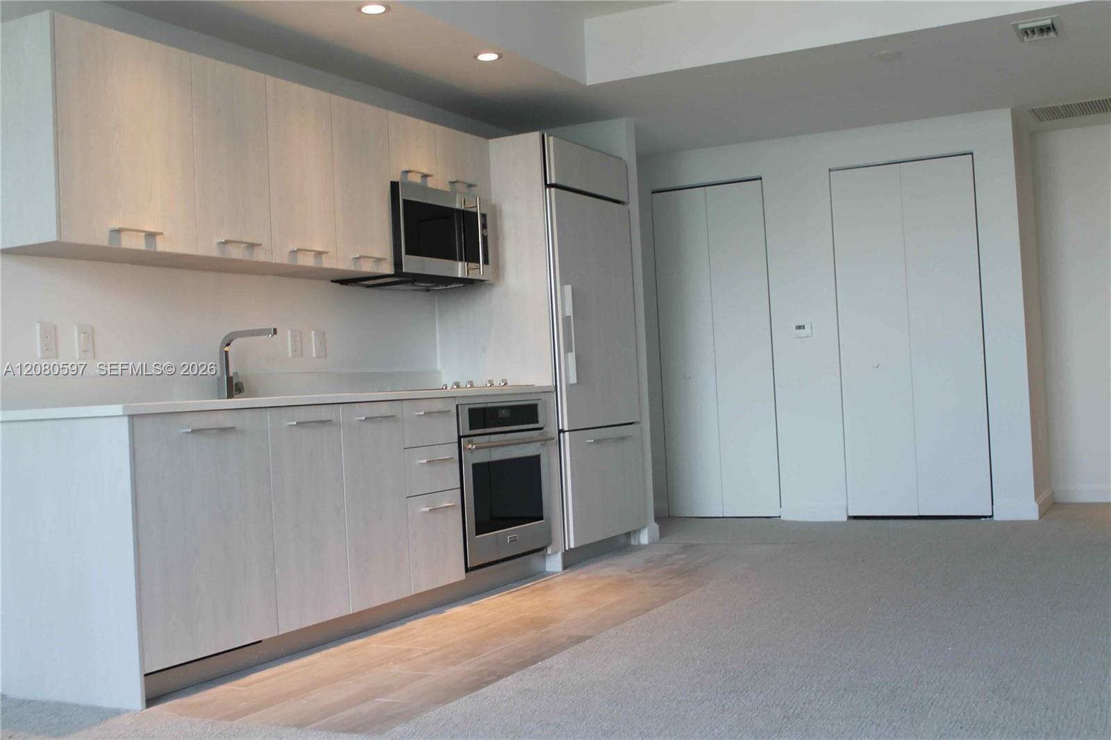45 SW 9th St # 2809, Miami FL 33130 photo 2