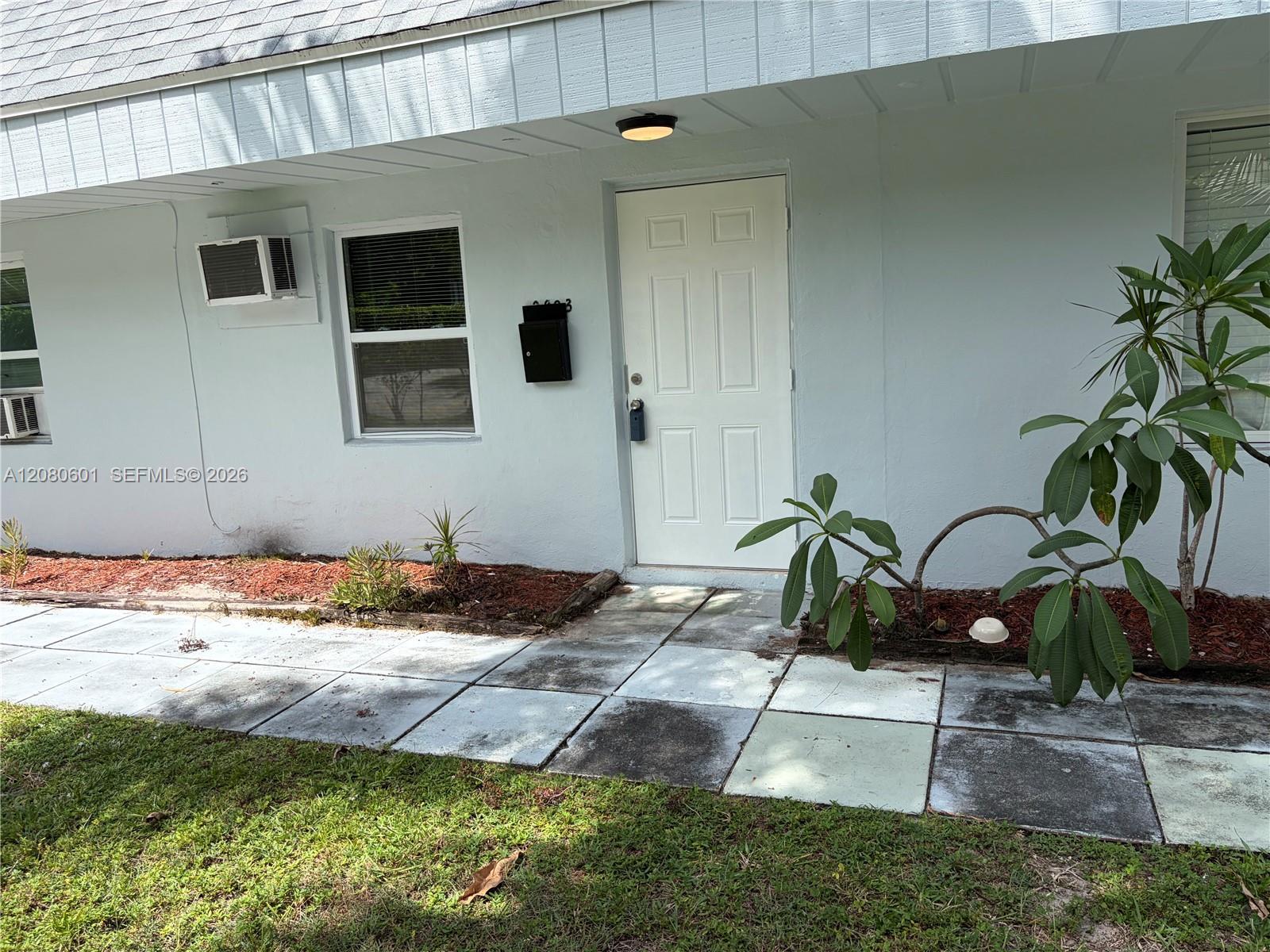 2803 NE 6th Ln # 2803, Wilton Manors FL 33334 photo 2