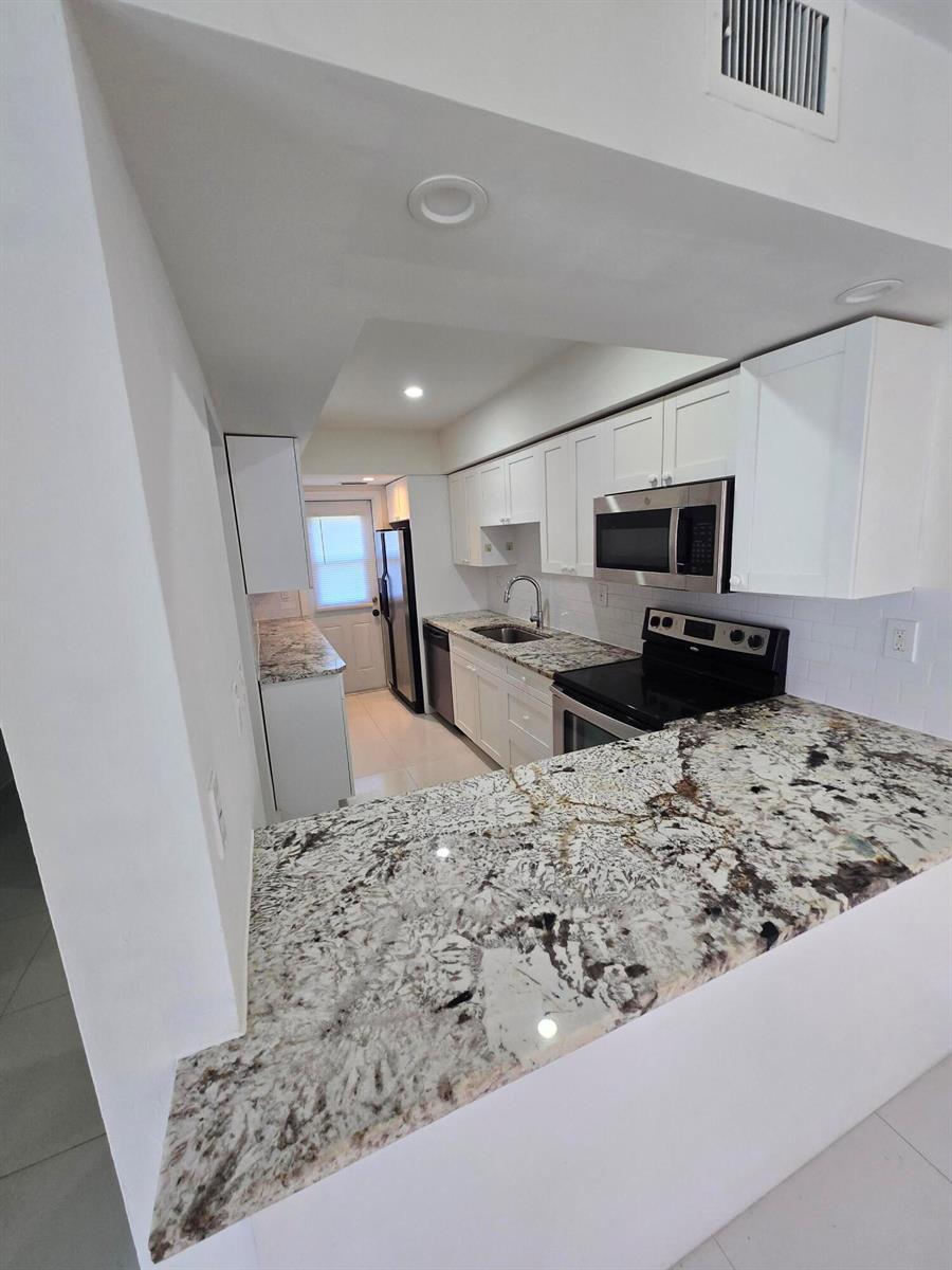 4083 CORAL SPRINGS Drive, Coral Springs FL 33065 photo 4