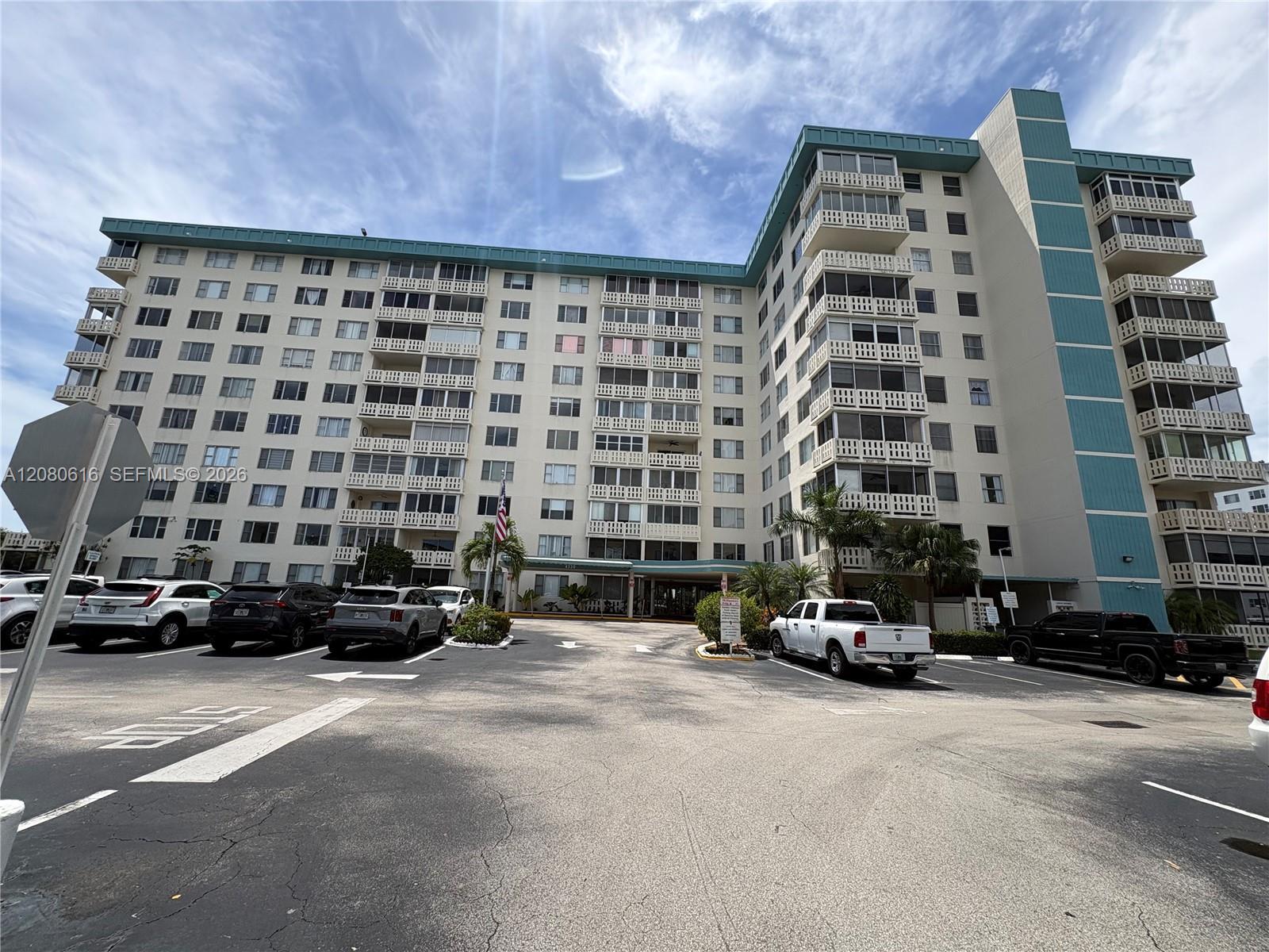4330 Hillcrest Dr # 816, Hollywood FL 33021 photo 2