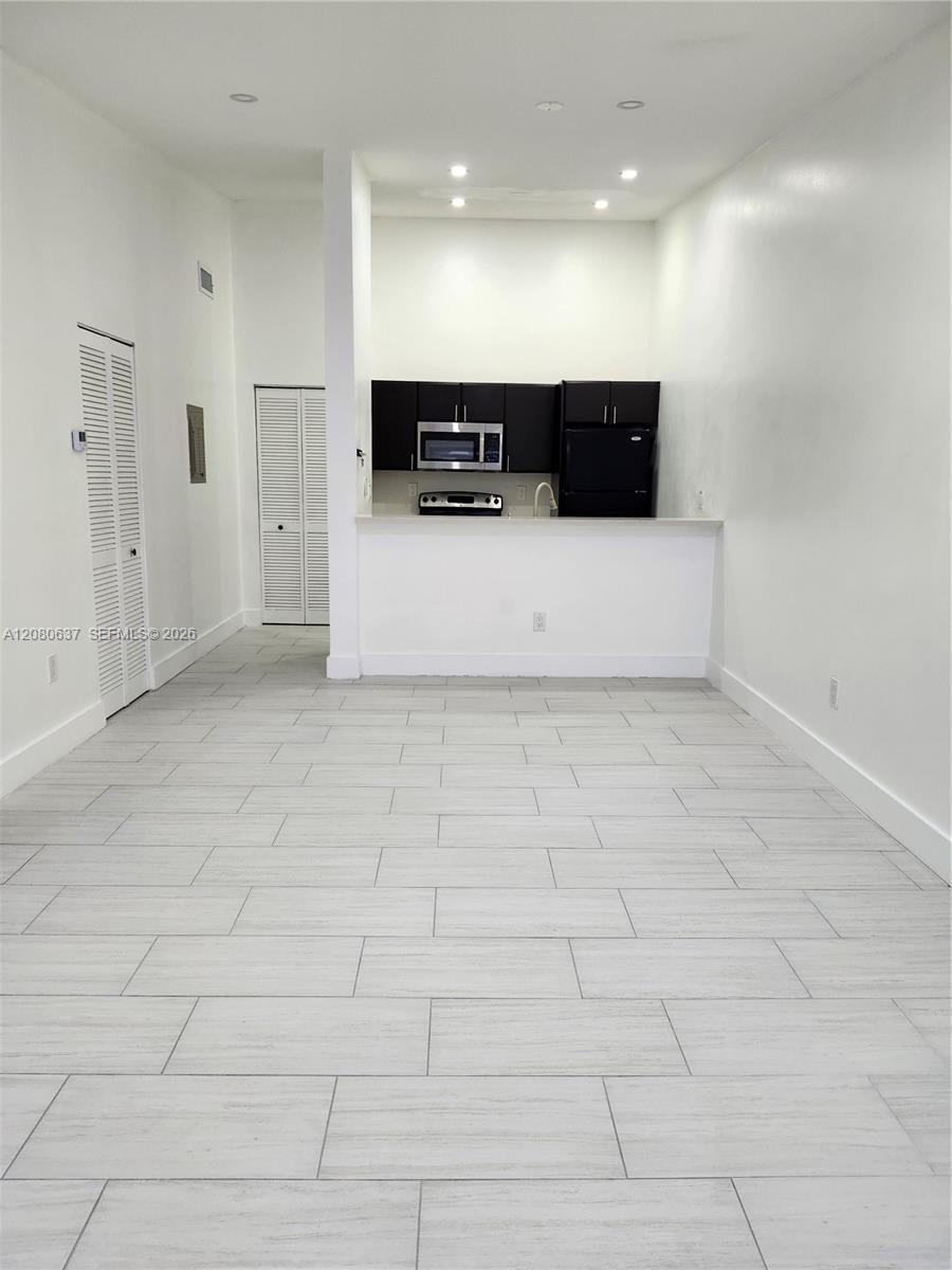 18224 Mediterranean Blvd # 17, Hialeah FL 33015 photo 3