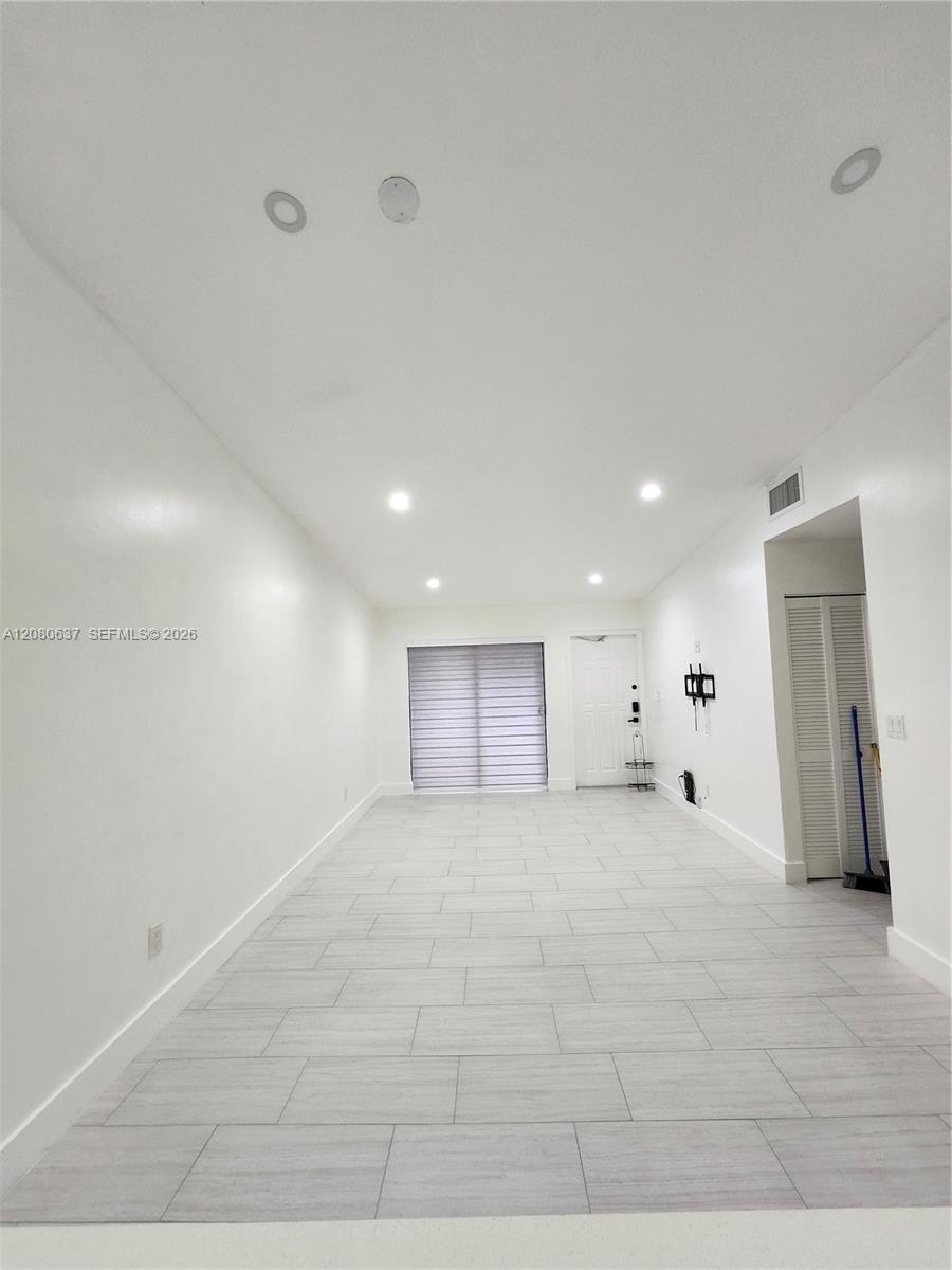 18224 Mediterranean Blvd # 17, Hialeah FL 33015 photo 4