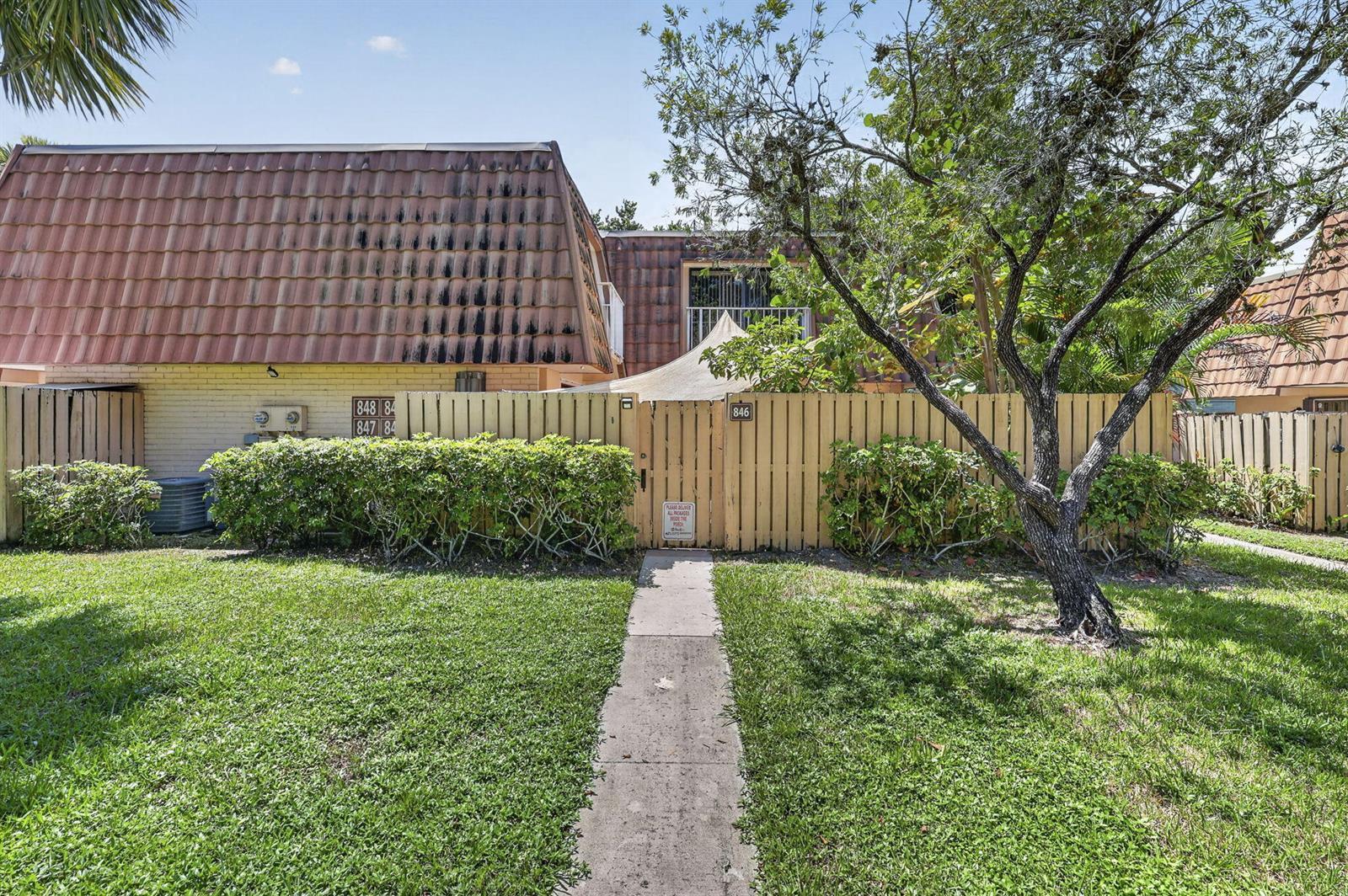 846 BLUE RIDGE Circle, West Palm Beach FL 33409 photo 2