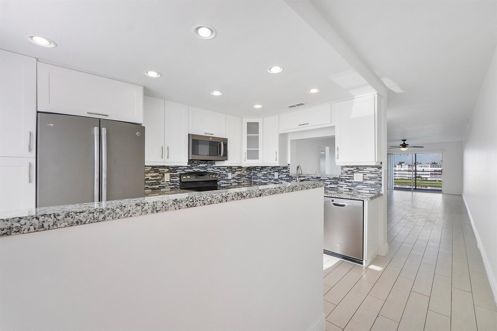 4072 Guildford D, Boca Raton FL 33434 photo 2