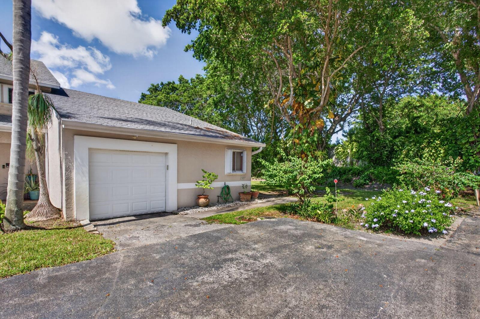 2007 DISCOVERY Circle E, Deerfield Beach FL 33442 photo 3