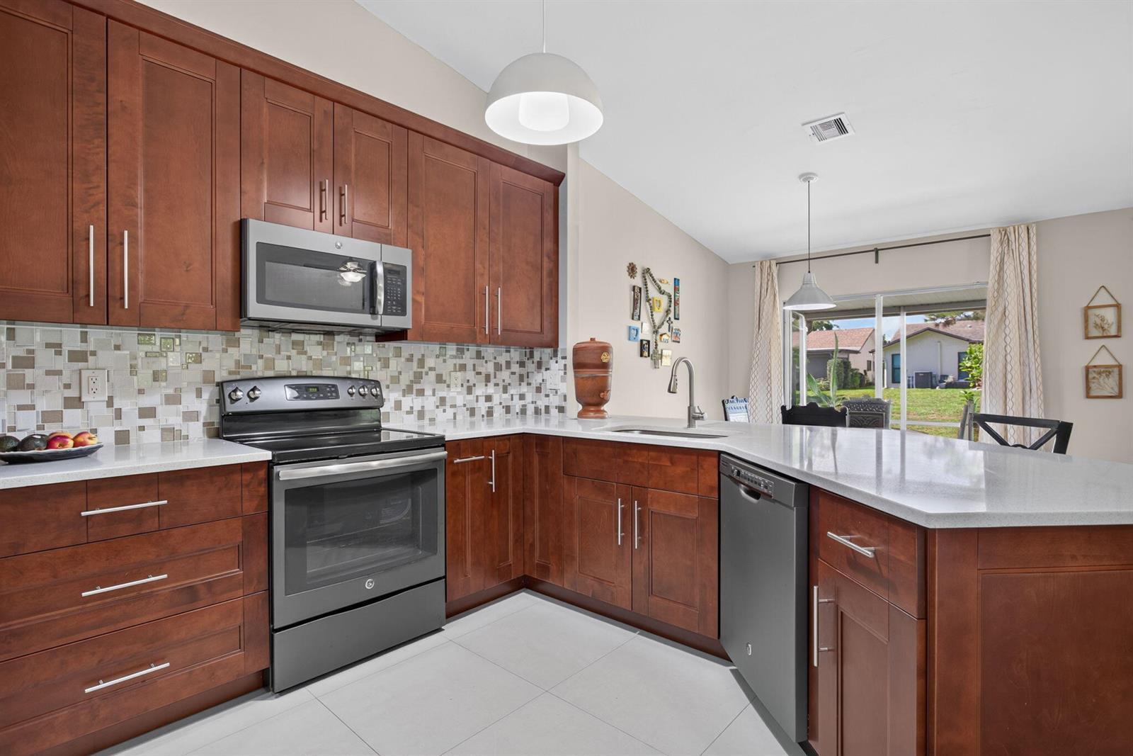 2007 DISCOVERY Circle E, Deerfield Beach FL 33442 photo 5