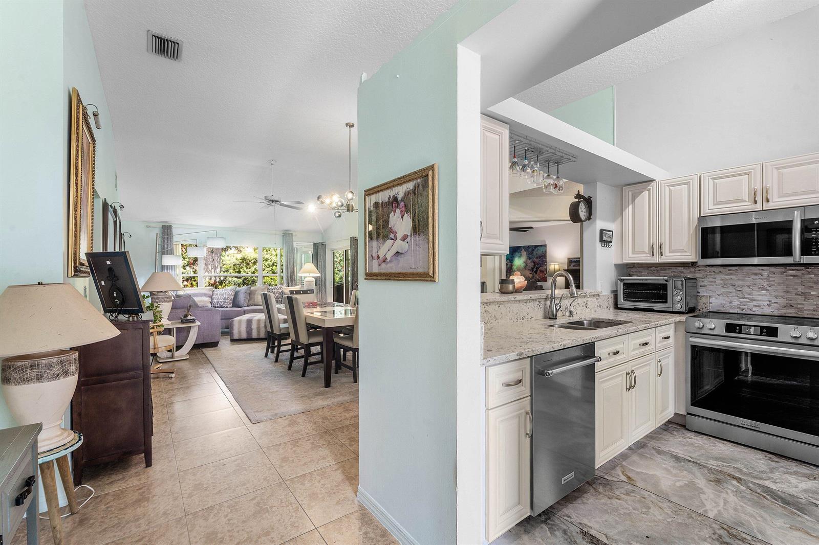 3007 Casa Rio Court, Palm Beach Gardens FL 33418 photo 4