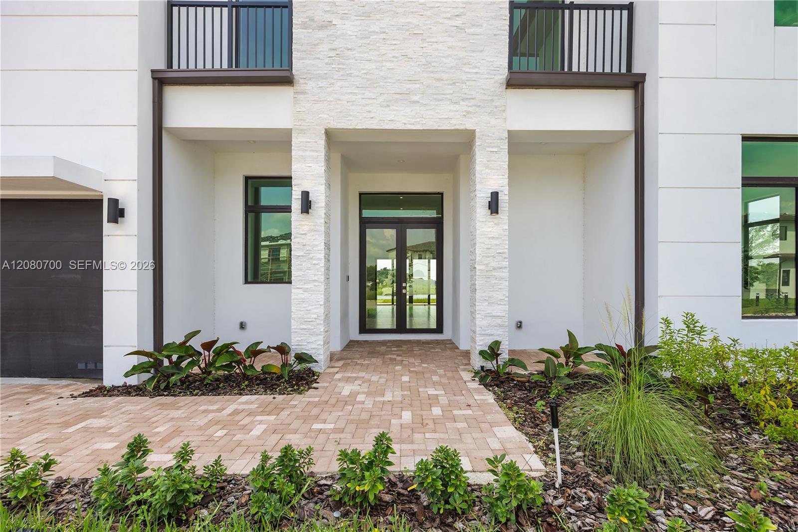 8540 NW 160th Terrace, Miami Lakes FL 33016 photo 4