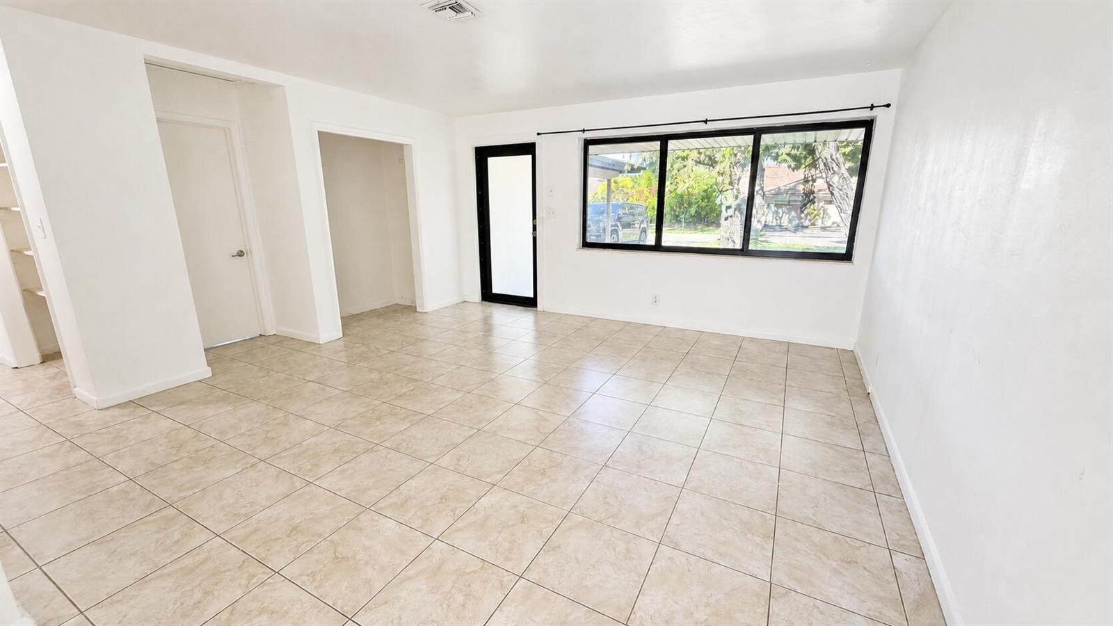 360 NW 65TH Avenue, Plantation FL 33317 photo 4