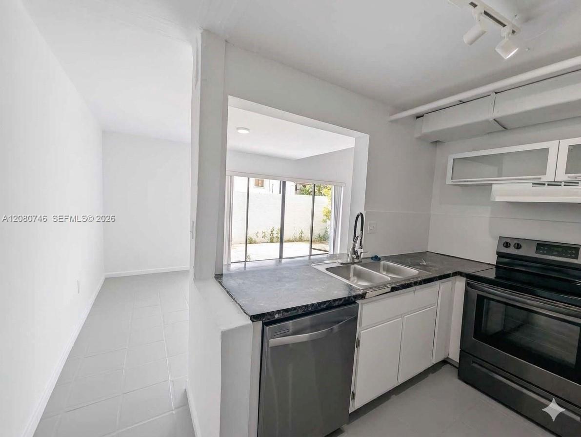 1311 SW 124th Ct, Miami FL 33184 photo 4