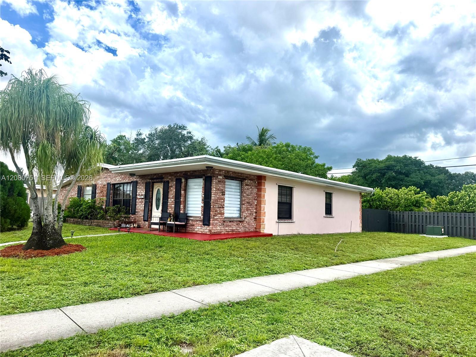 3851 SW 59th Ter, Davie FL 33314 photo 2
