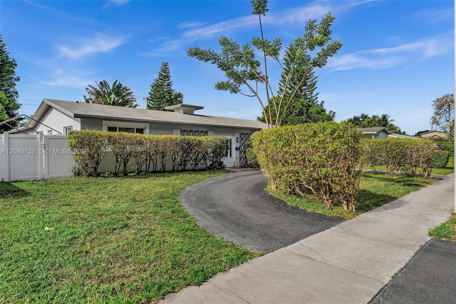4810 Johnson St, Hollywood FL 33021 photo 2
