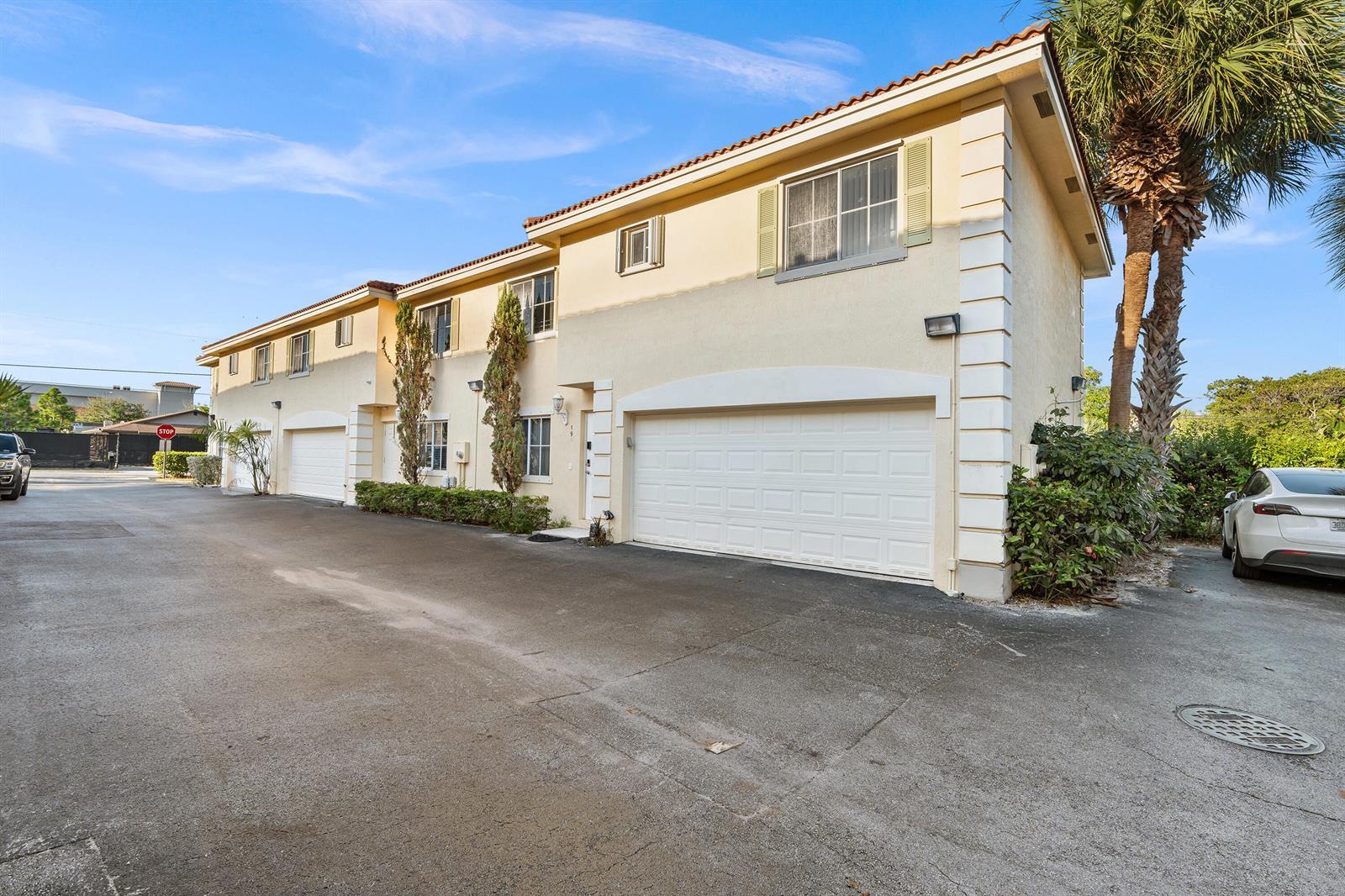 190 SE 2nd Street, Deerfield Beach FL 33441 photo 2