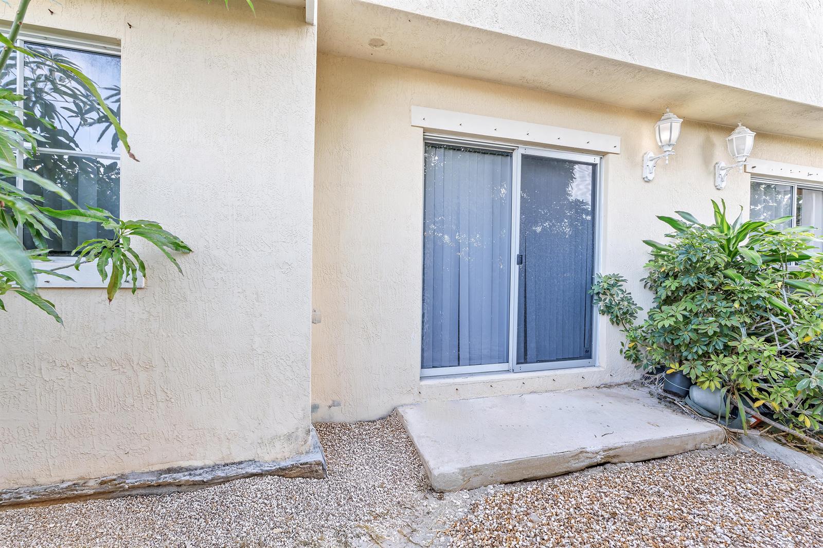 190 SE 2nd Street, Deerfield Beach FL 33441 photo 3