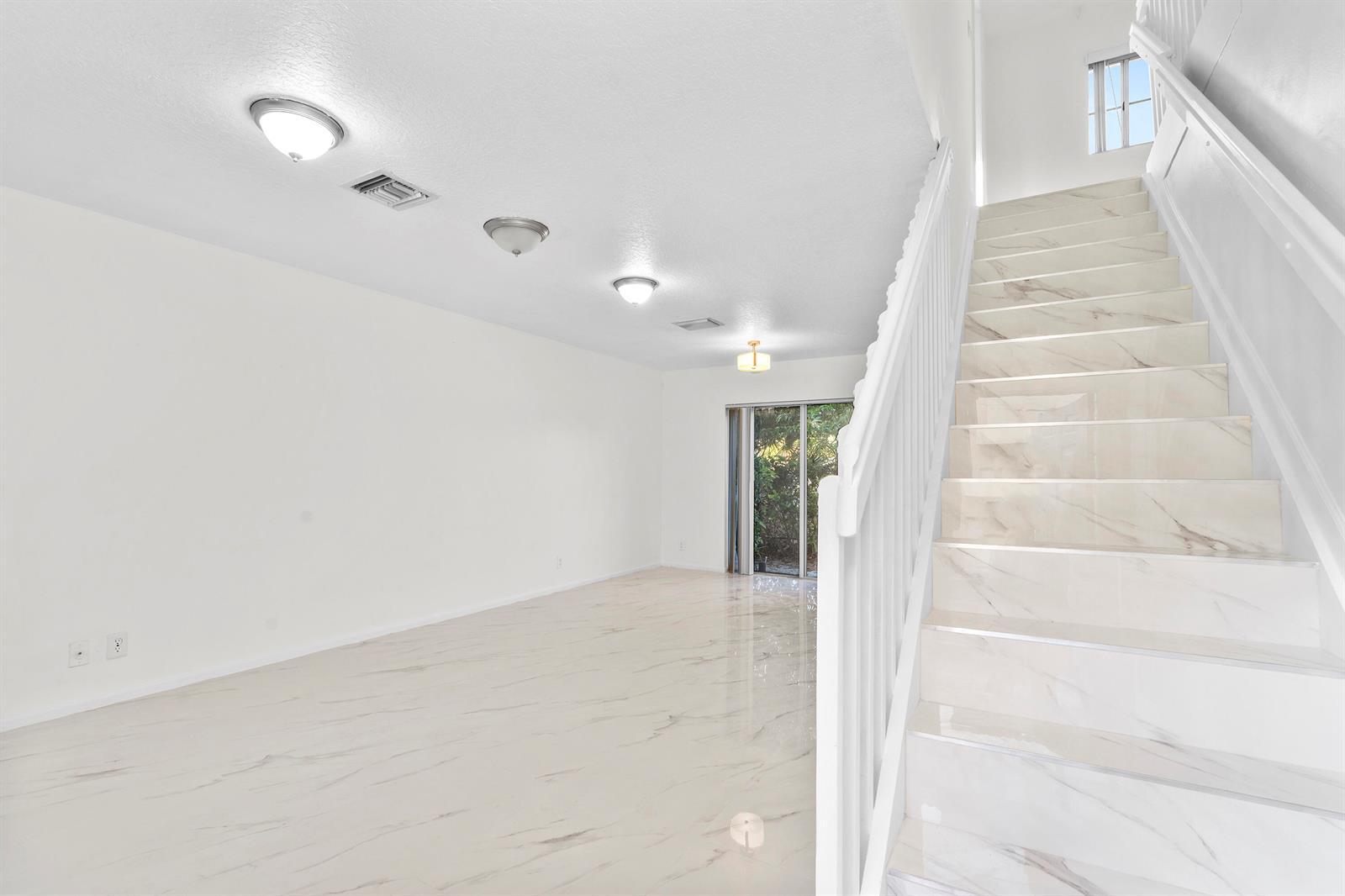 190 SE 2nd Street, Deerfield Beach FL 33441 photo 5
