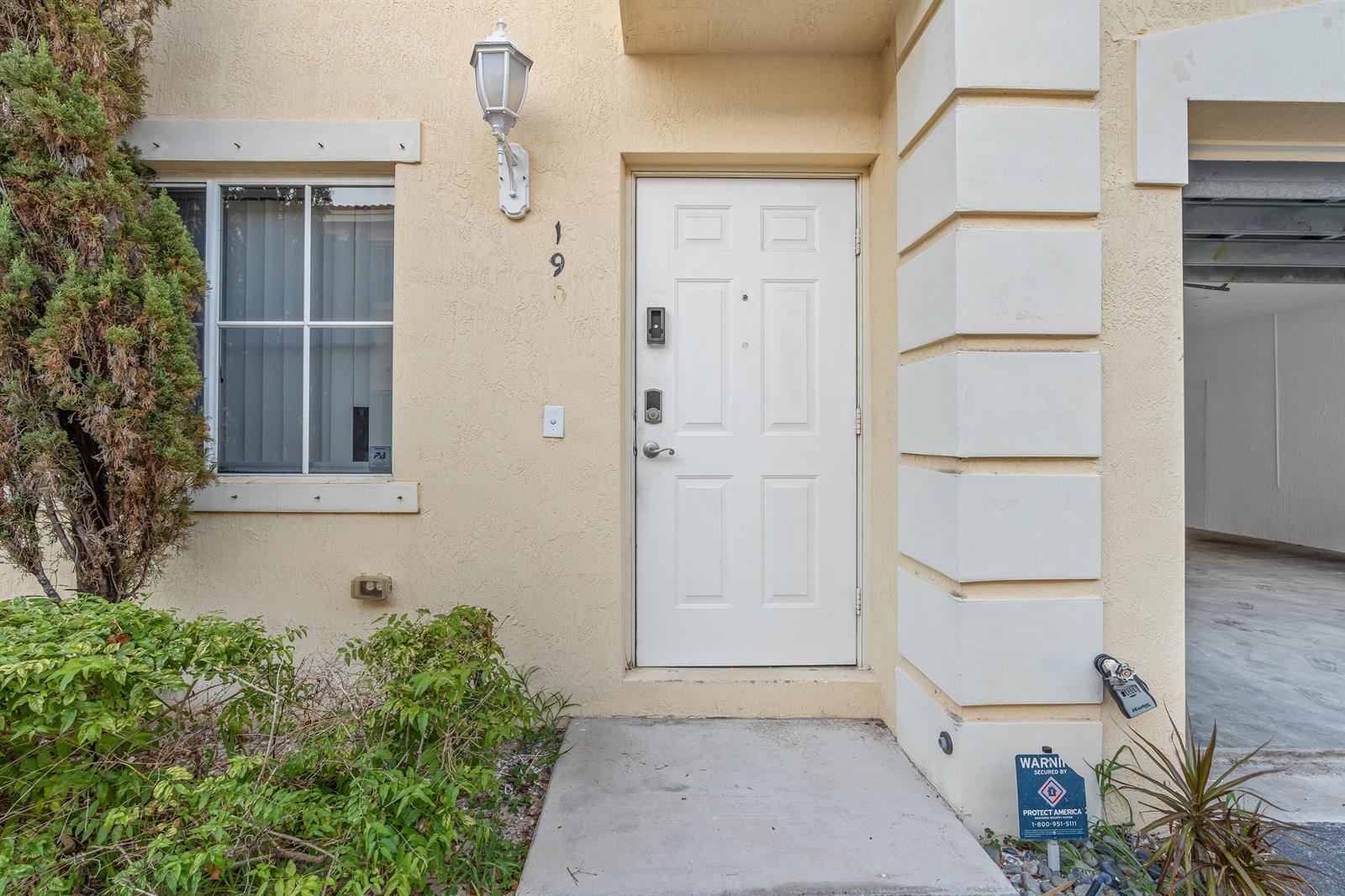190 SE 2nd Street, Deerfield Beach FL 33441 photo 4