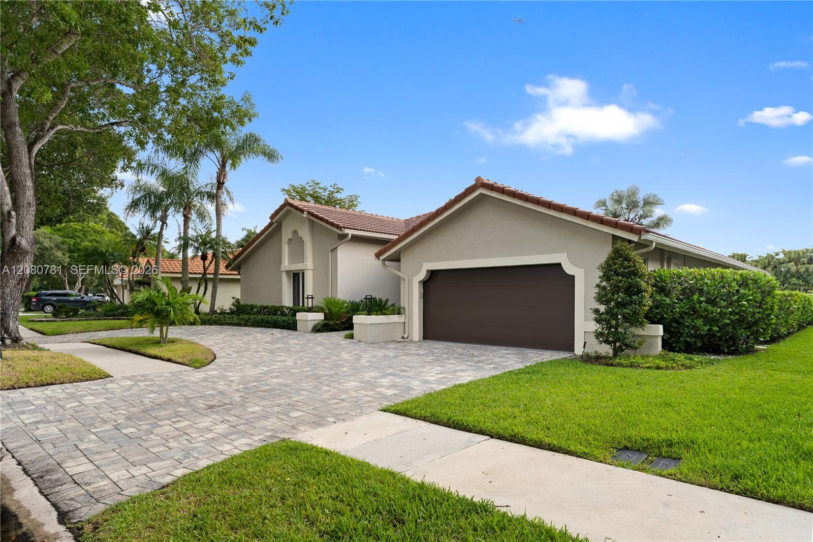 1900 Lakeshore Dr, Weston FL 33326