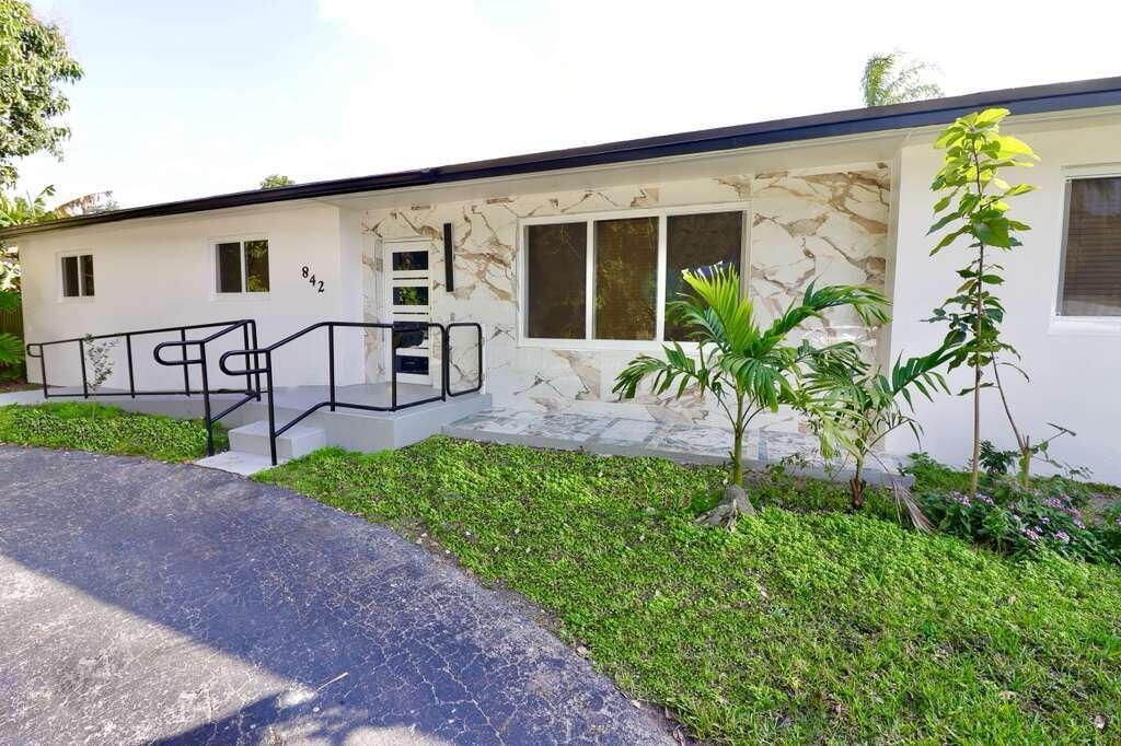 842 NE 154TH Street, Miami FL 33162 photo 2