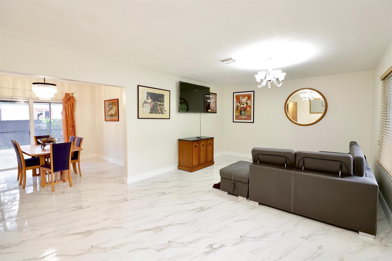 842 NE 154TH Street, Miami FL 33162 photo 4