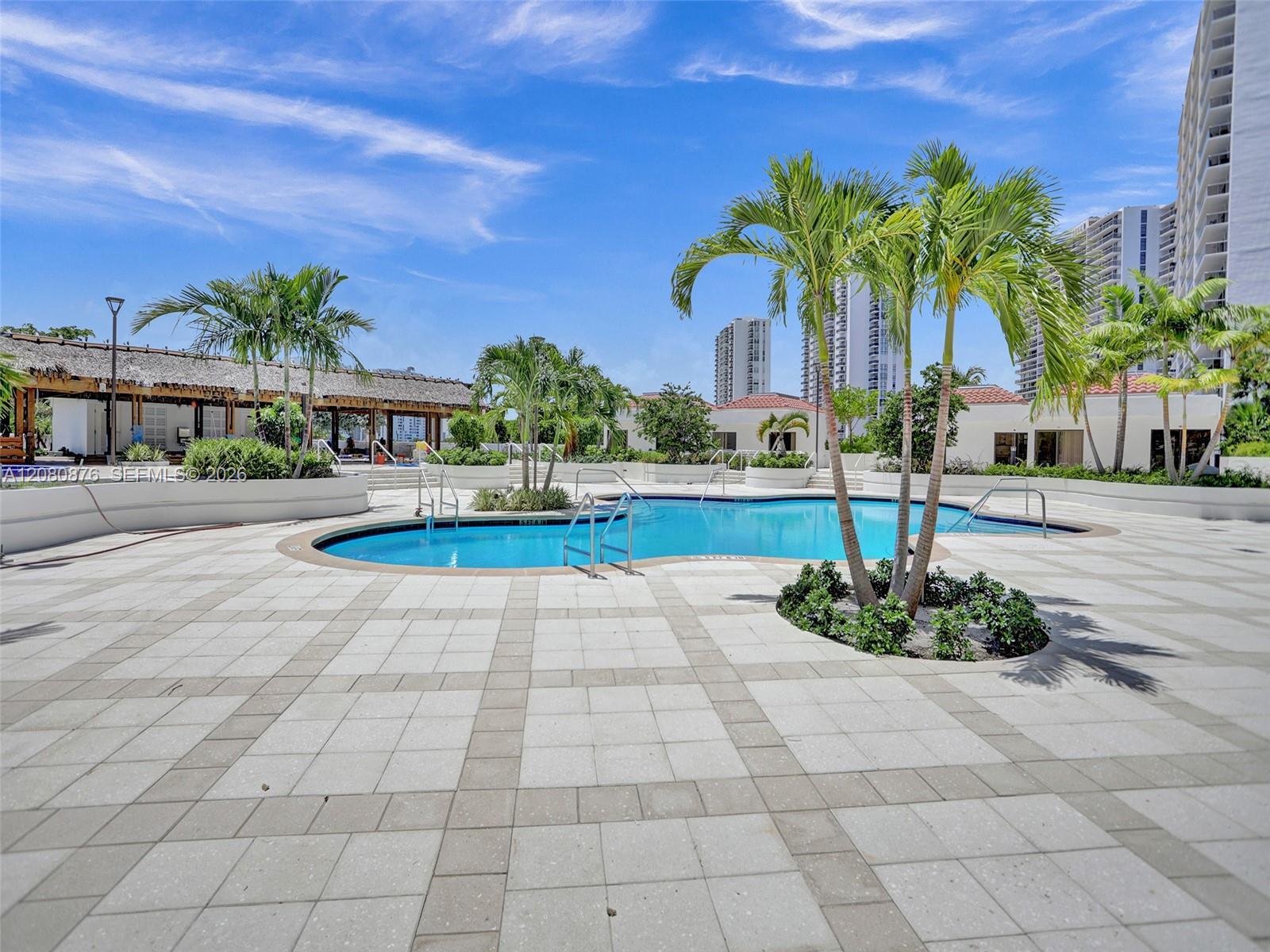 20281 E Country Club Dr, Aventura FL 33180 photo 2