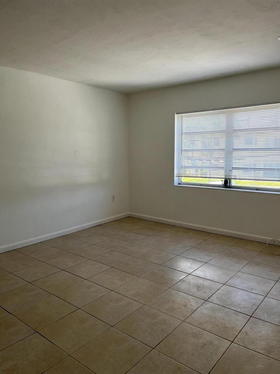2285 NE 172ND Street # 15, North Miami Beach FL 33160 photo 5